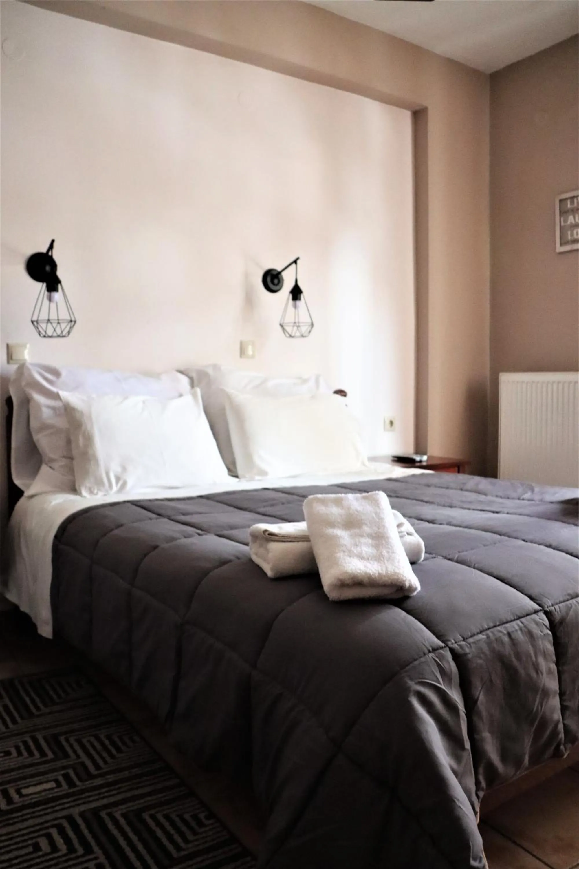 Bed in Tzovolos Apartments