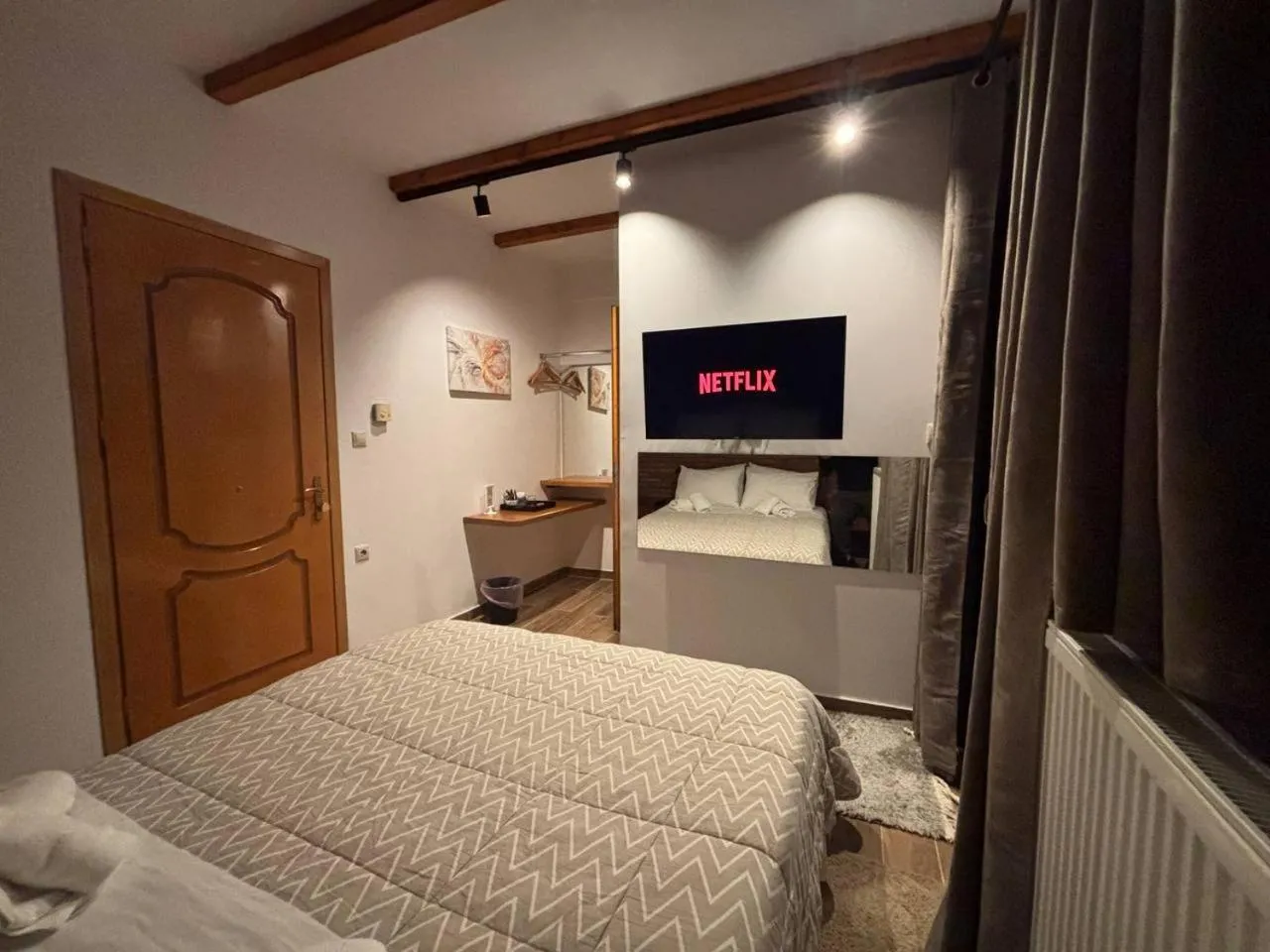 Bed in Tzovolos Apartments