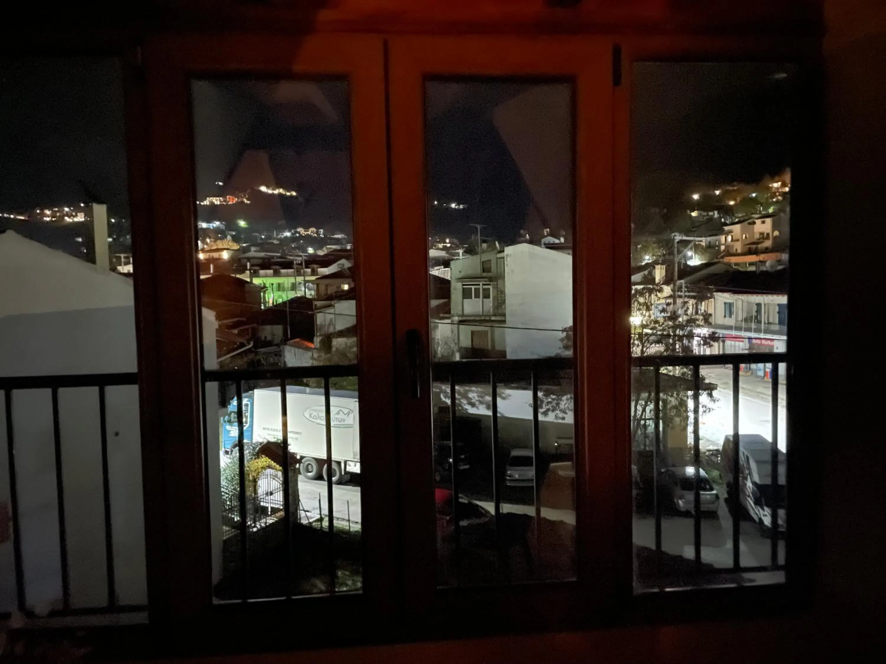 Night in Tzovolos Apartments