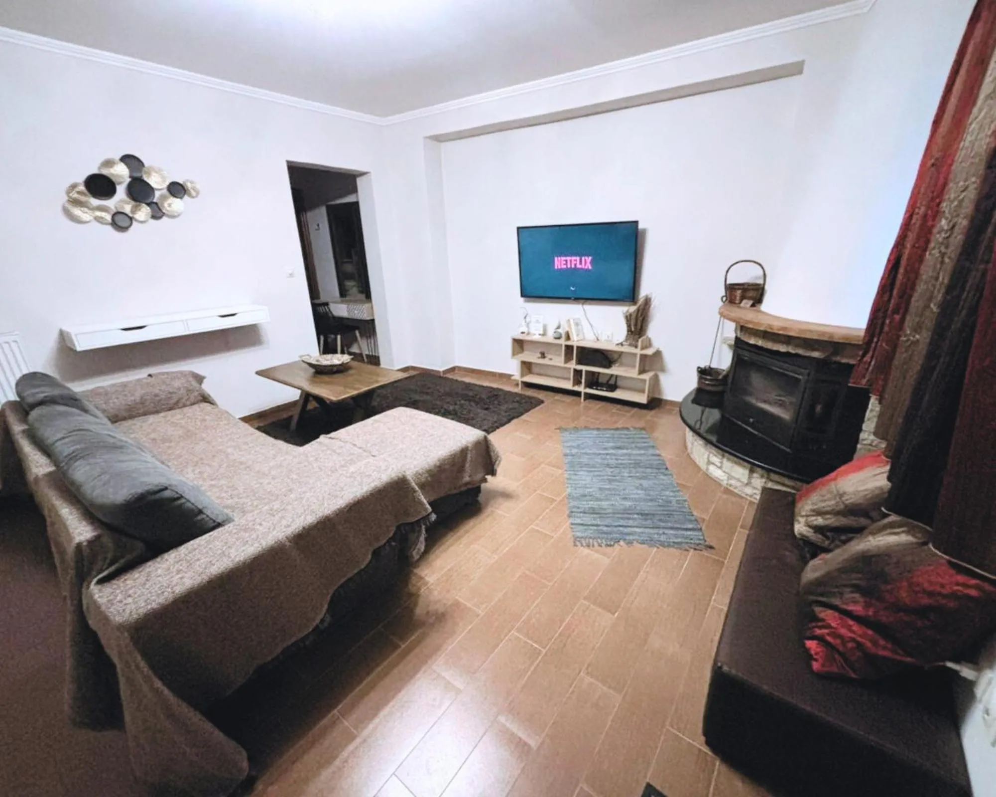 TV and multimedia, Bed in Tzovolos Apartments