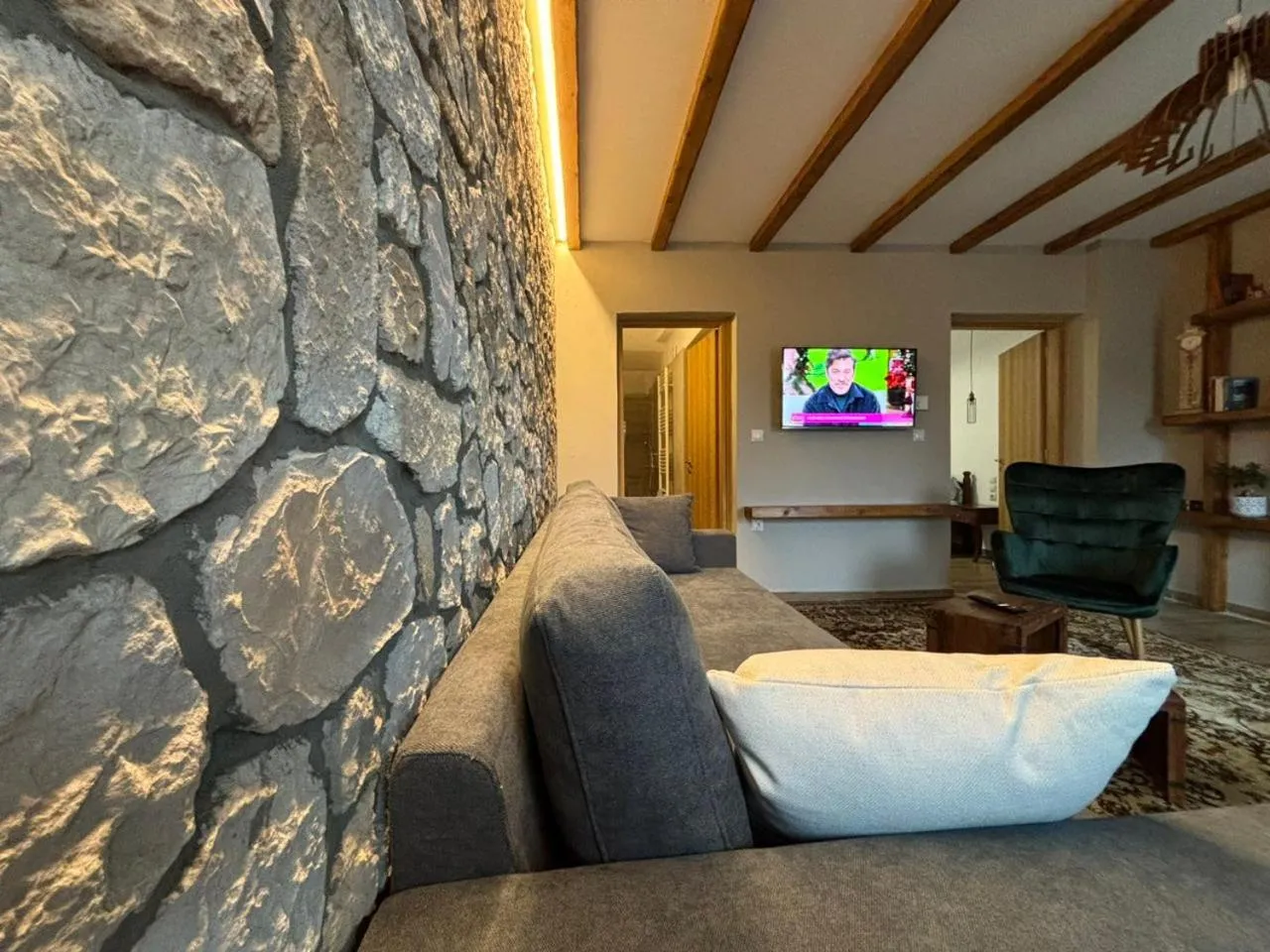 TV and multimedia in Tzovolos Apartments