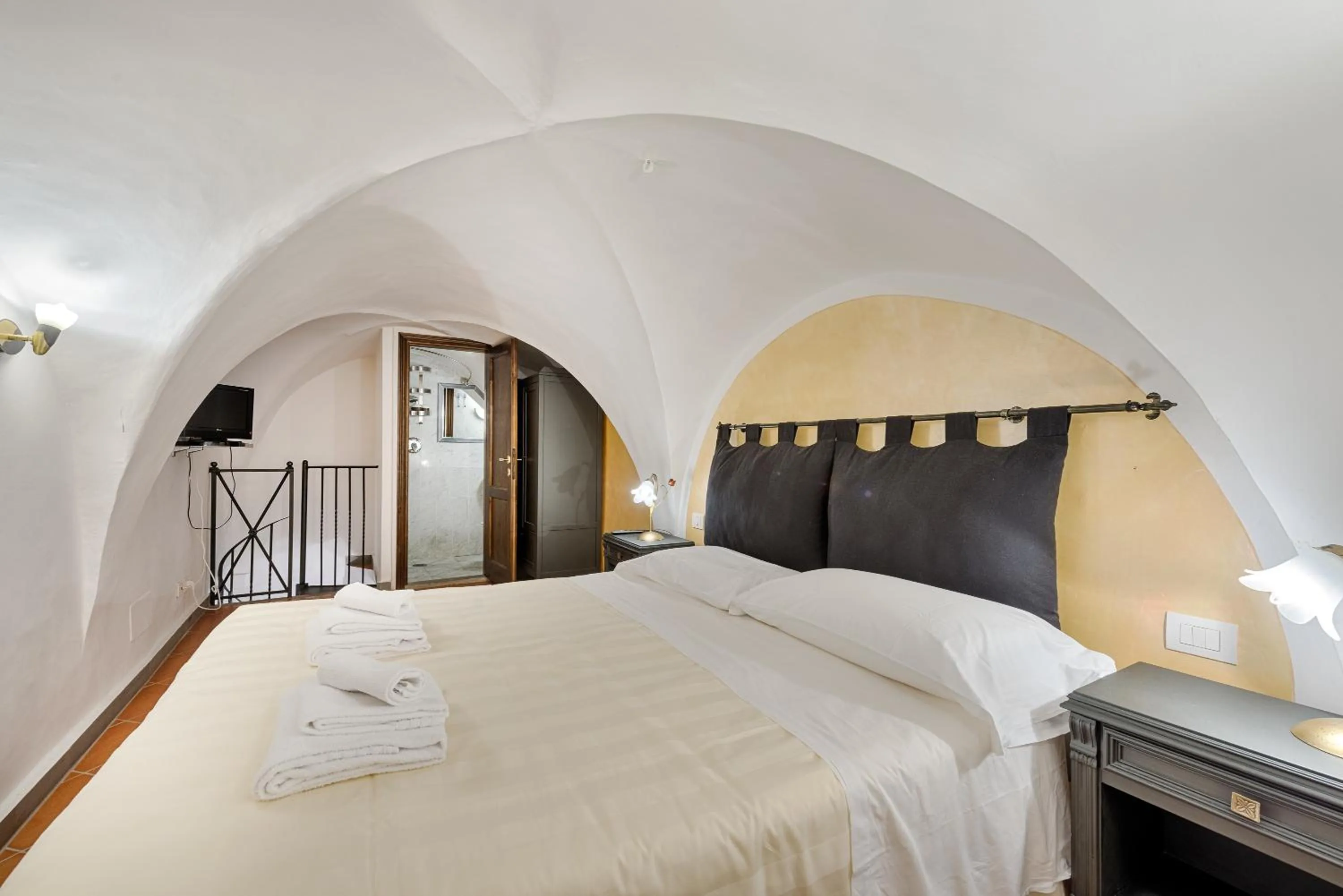 Bed in Santo Spirito Frescos by Mmega