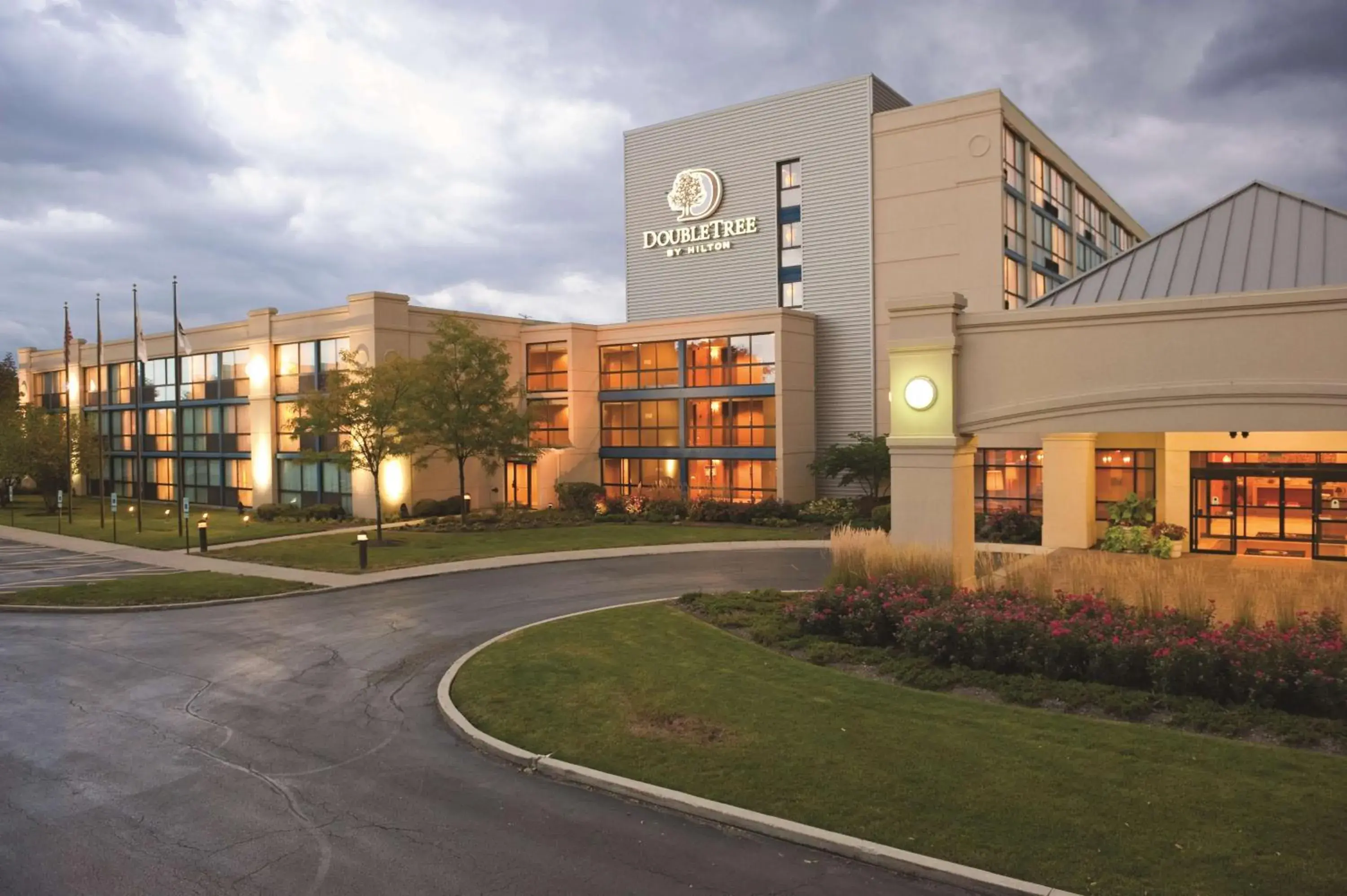 Property building in DoubleTree by Hilton Chicago - Arlington Heights Property building in DoubleTree by Hilton Chicago - Arlington Heights