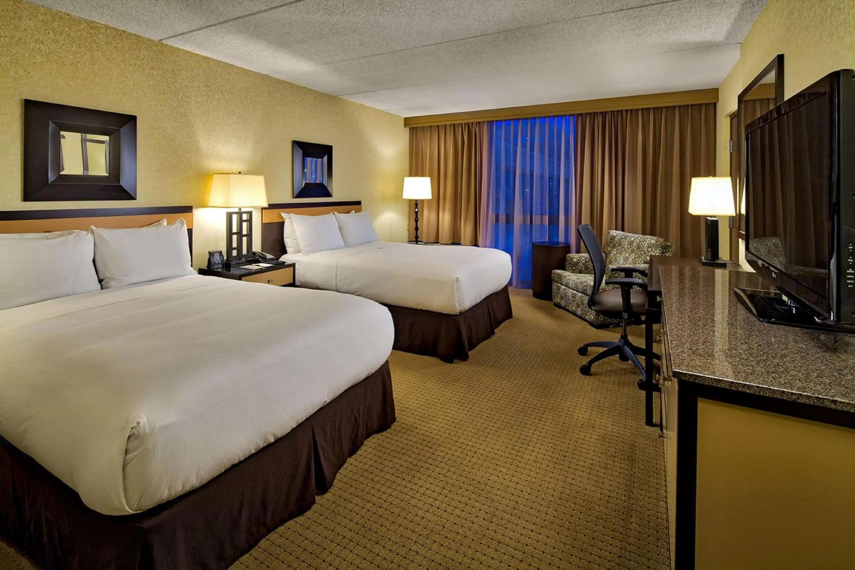 Bedroom, Bed in DoubleTree by Hilton Chicago - Arlington Heights