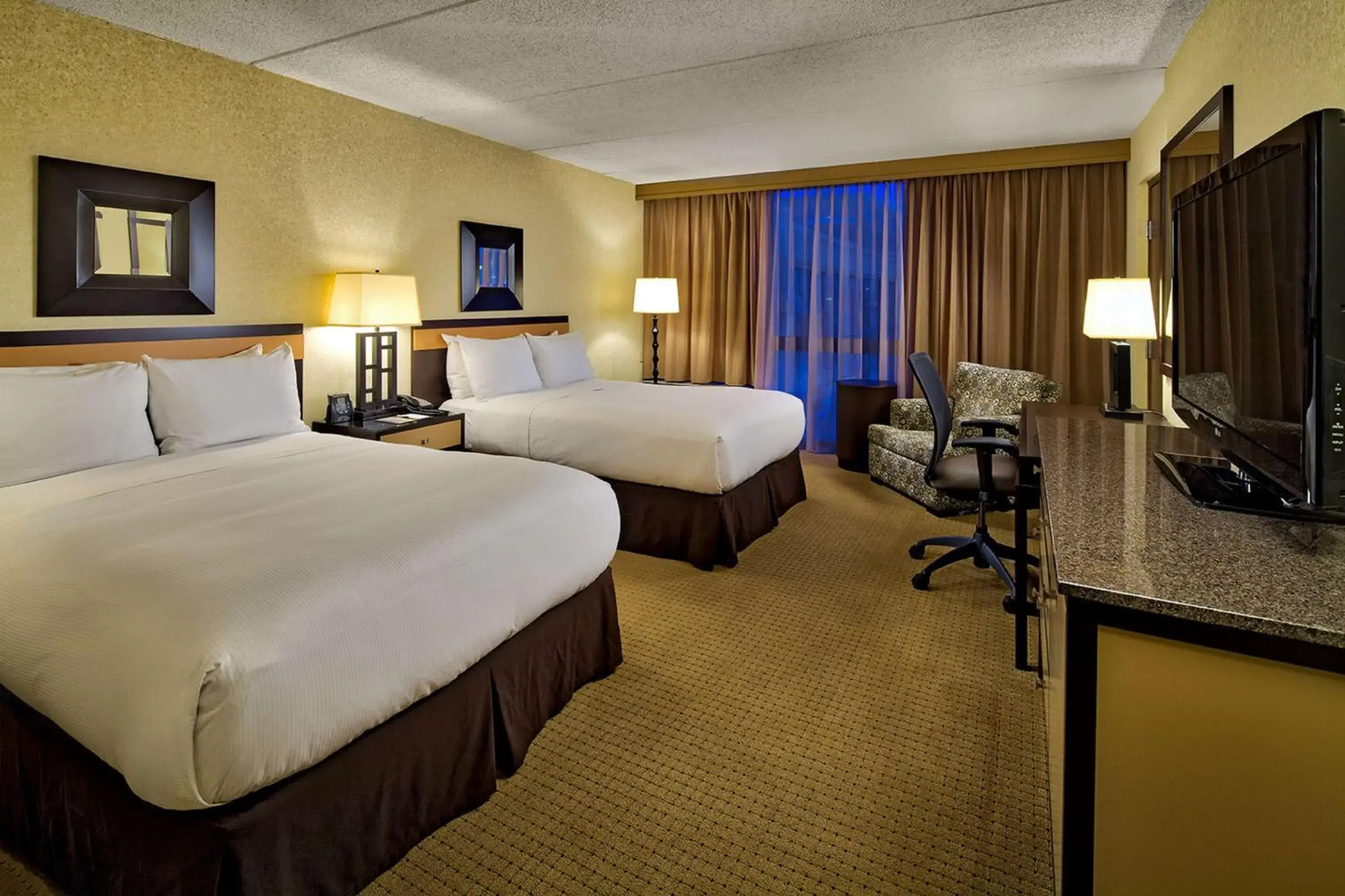 Bedroom, Bed in DoubleTree by Hilton Chicago - Arlington Heights Bedroom, Bed in DoubleTree by Hilton Chicago - Arlington Heights