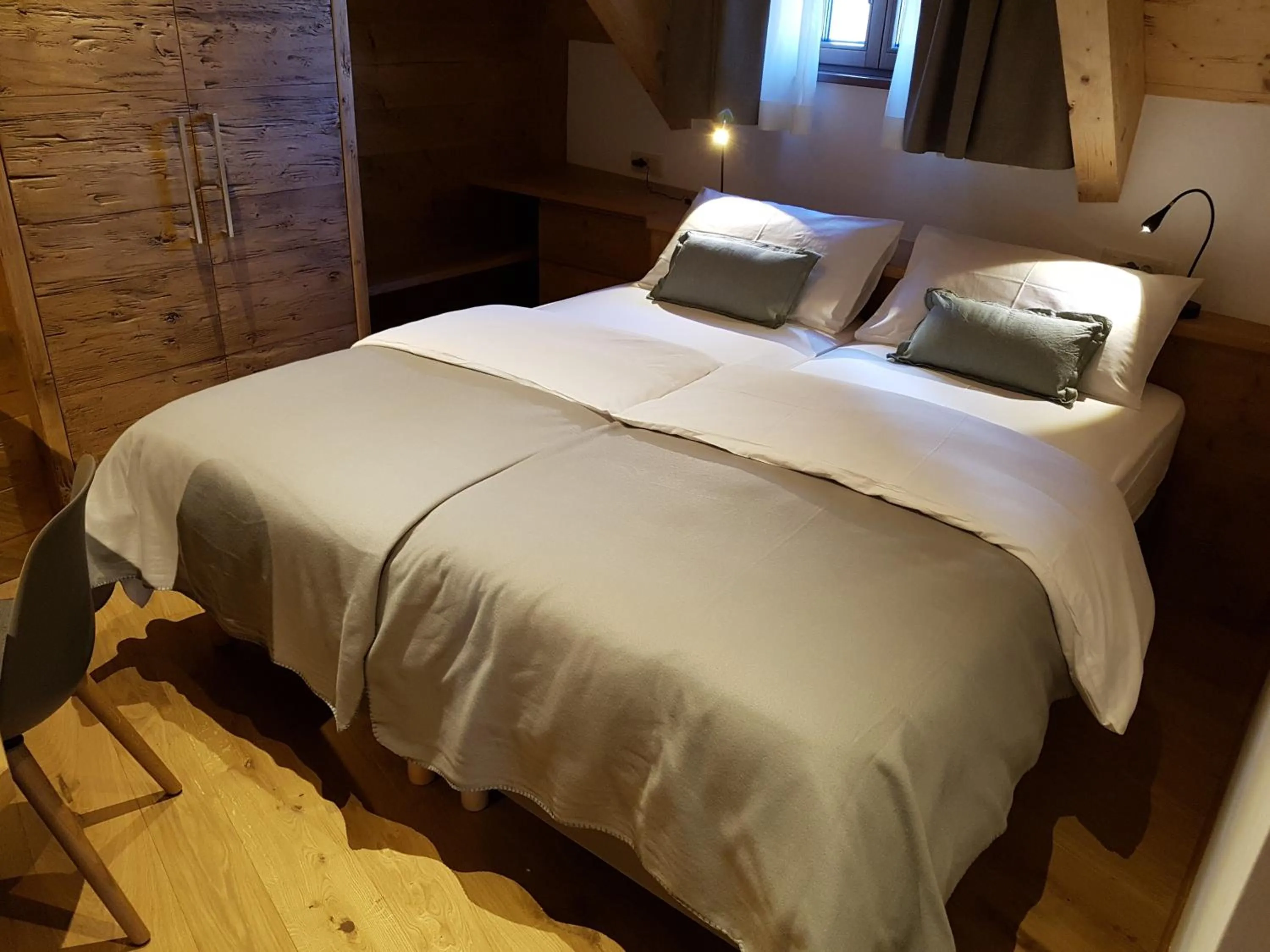 Coffee/tea facilities, Bed in Hotel Vandot