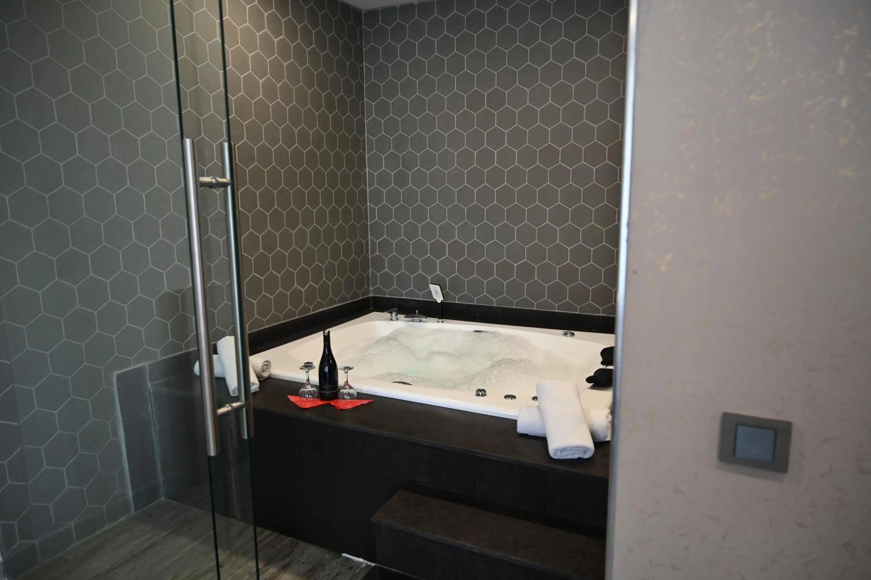 Bath, Bed in Agora Suites