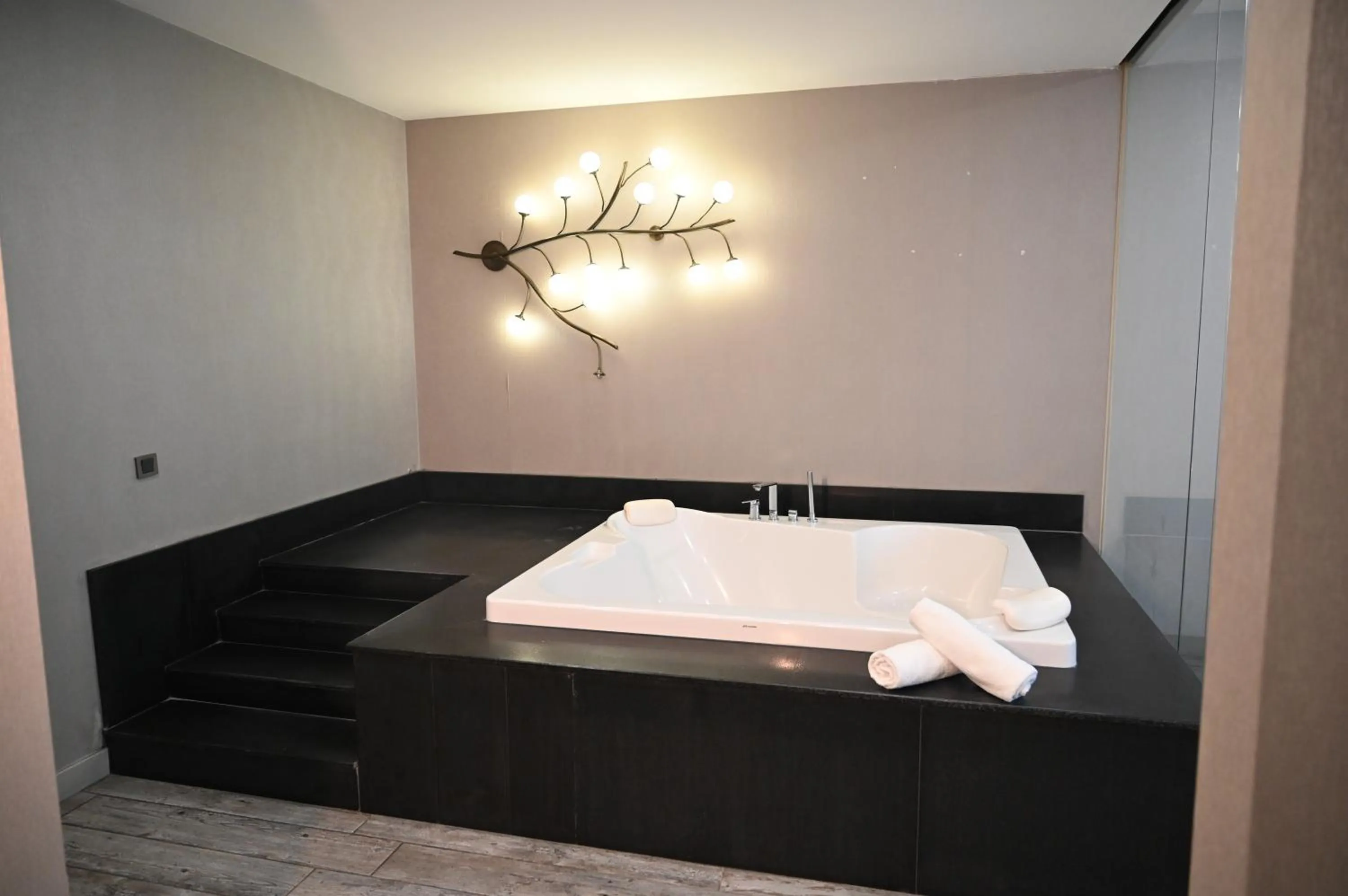 Bath, Bed in Agora Suites