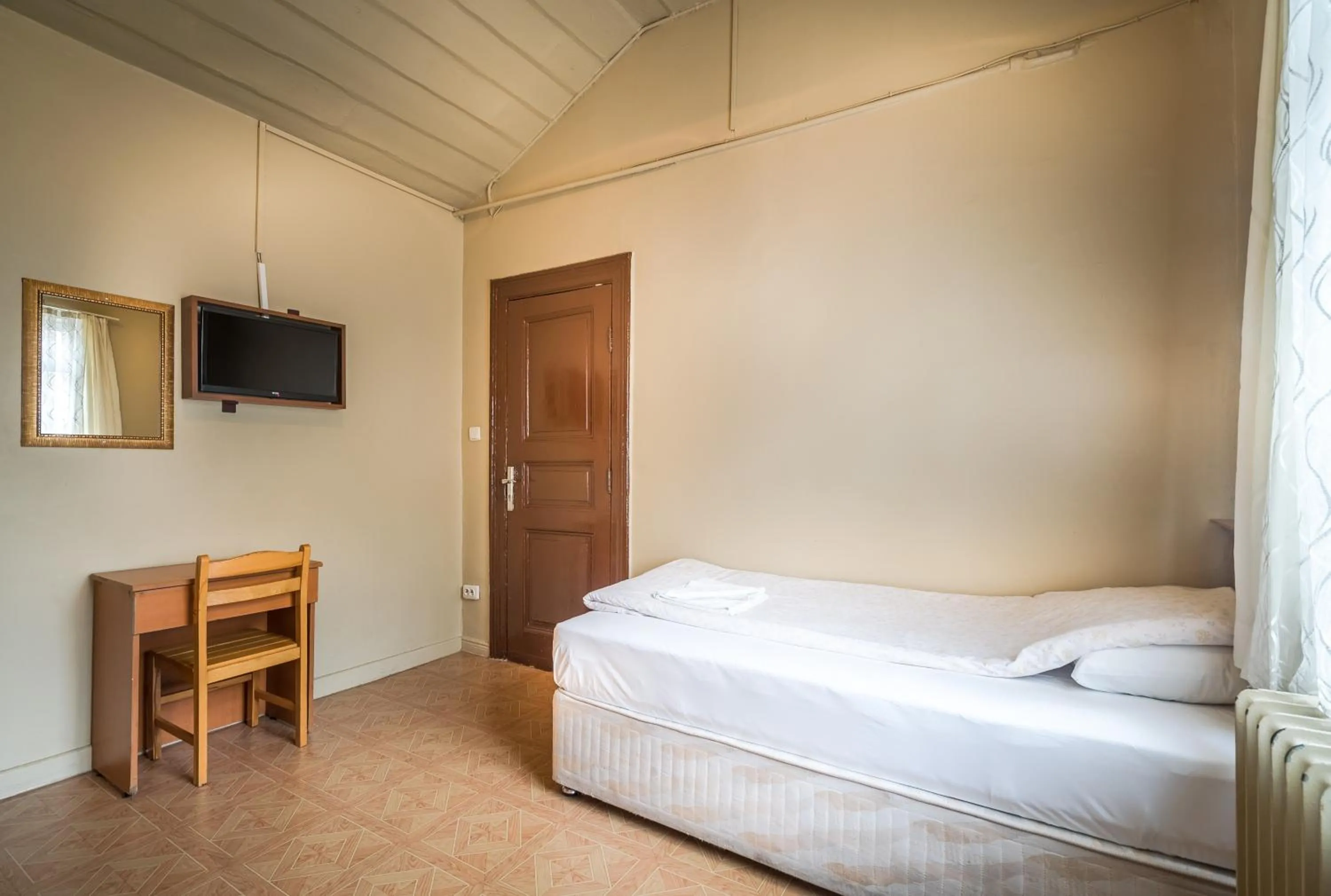 Photo of the whole room, Bed in Yeni Hotel