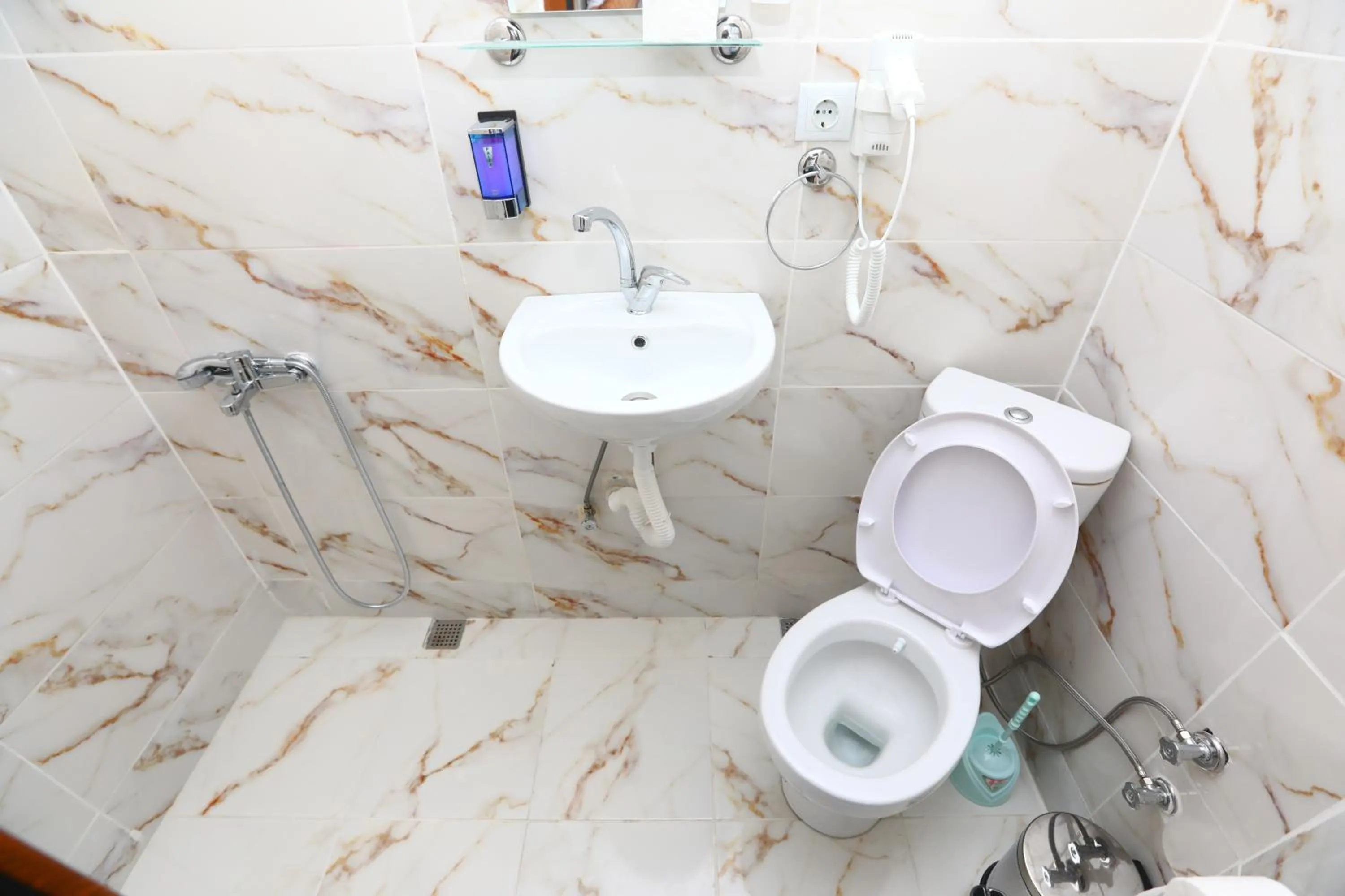 Toilet in Yeni Hotel