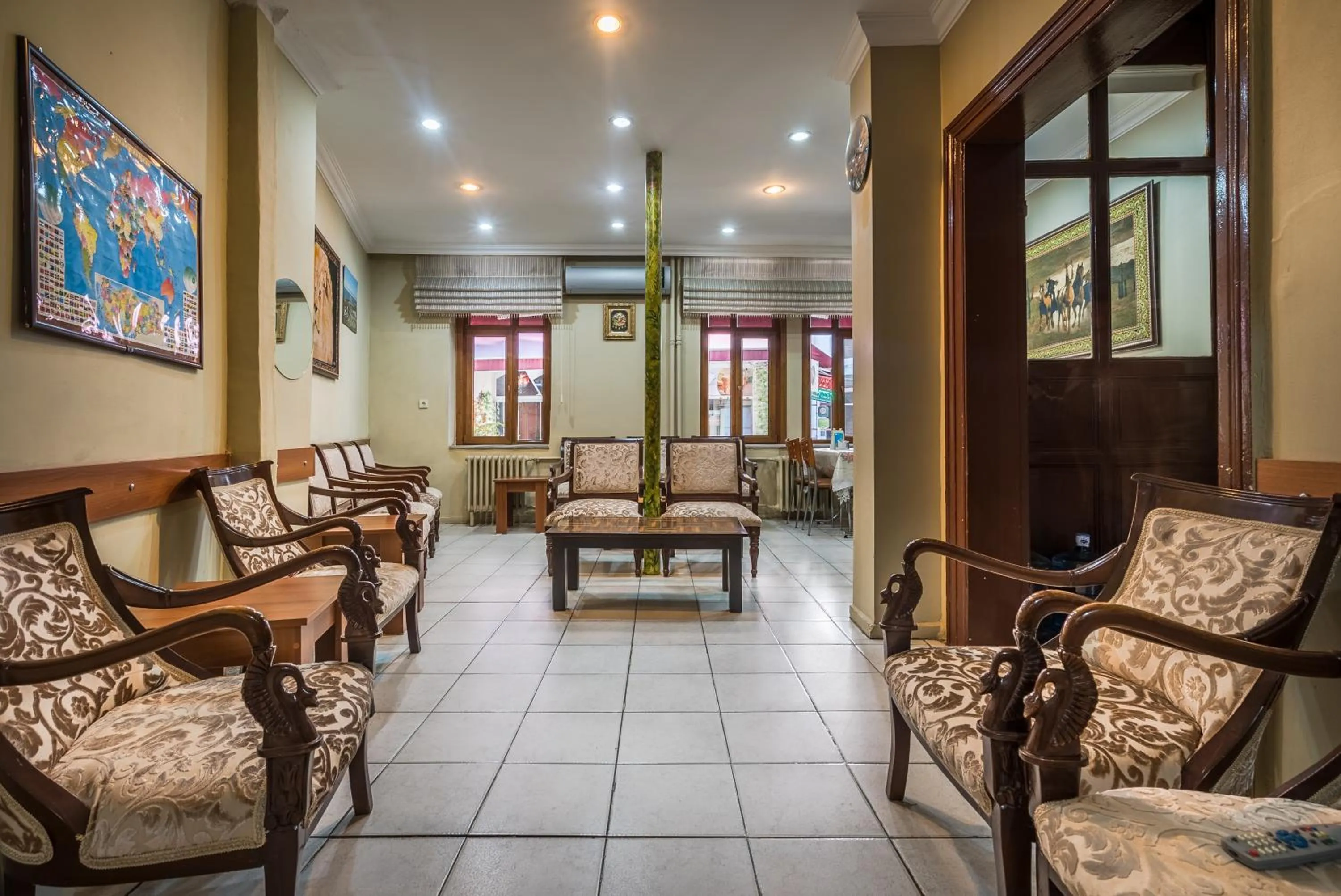 Communal lounge/ TV room in Yeni Hotel