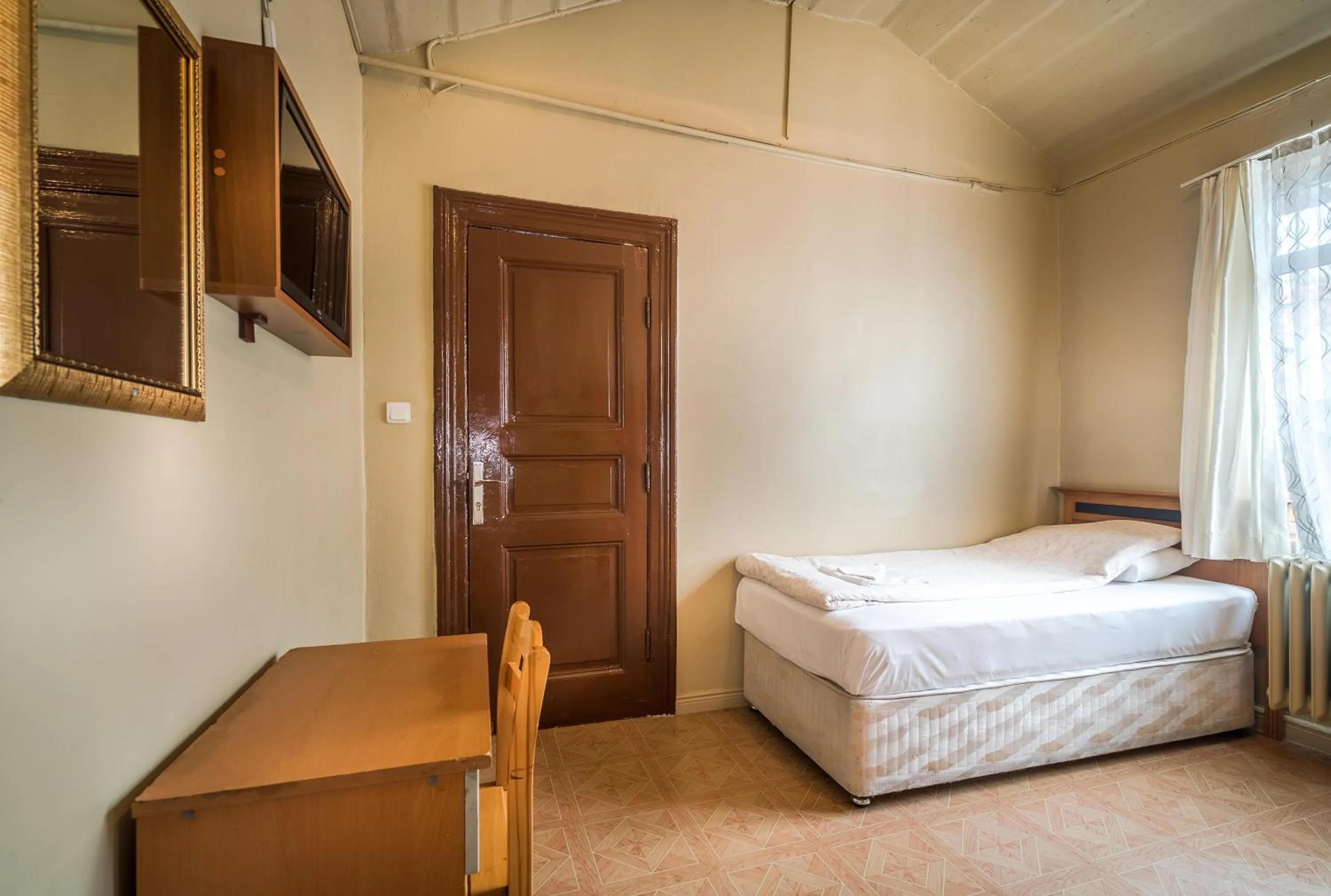 Photo of the whole room, Bed in Yeni Hotel