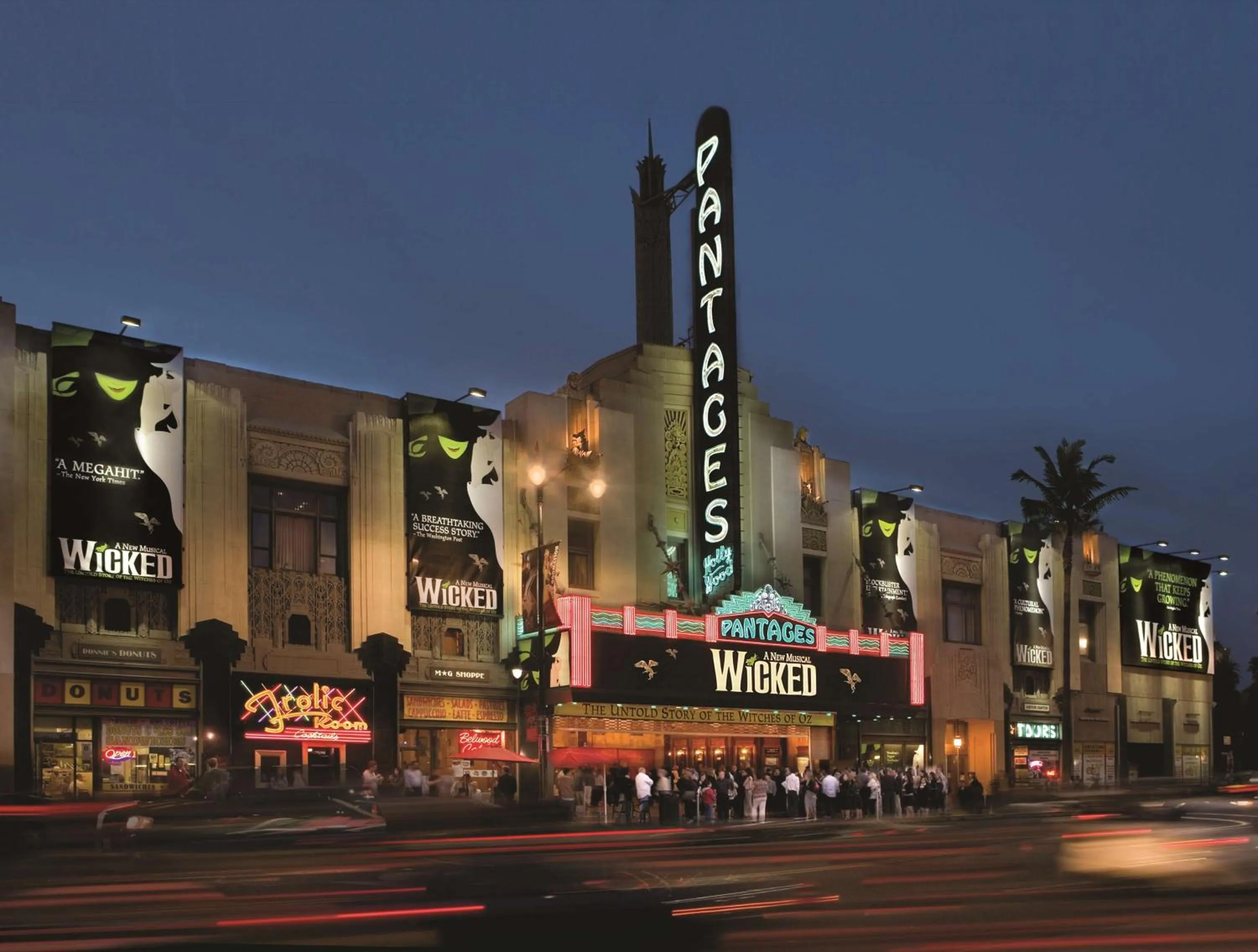 Property building in Hilton Los Angeles-Universal City