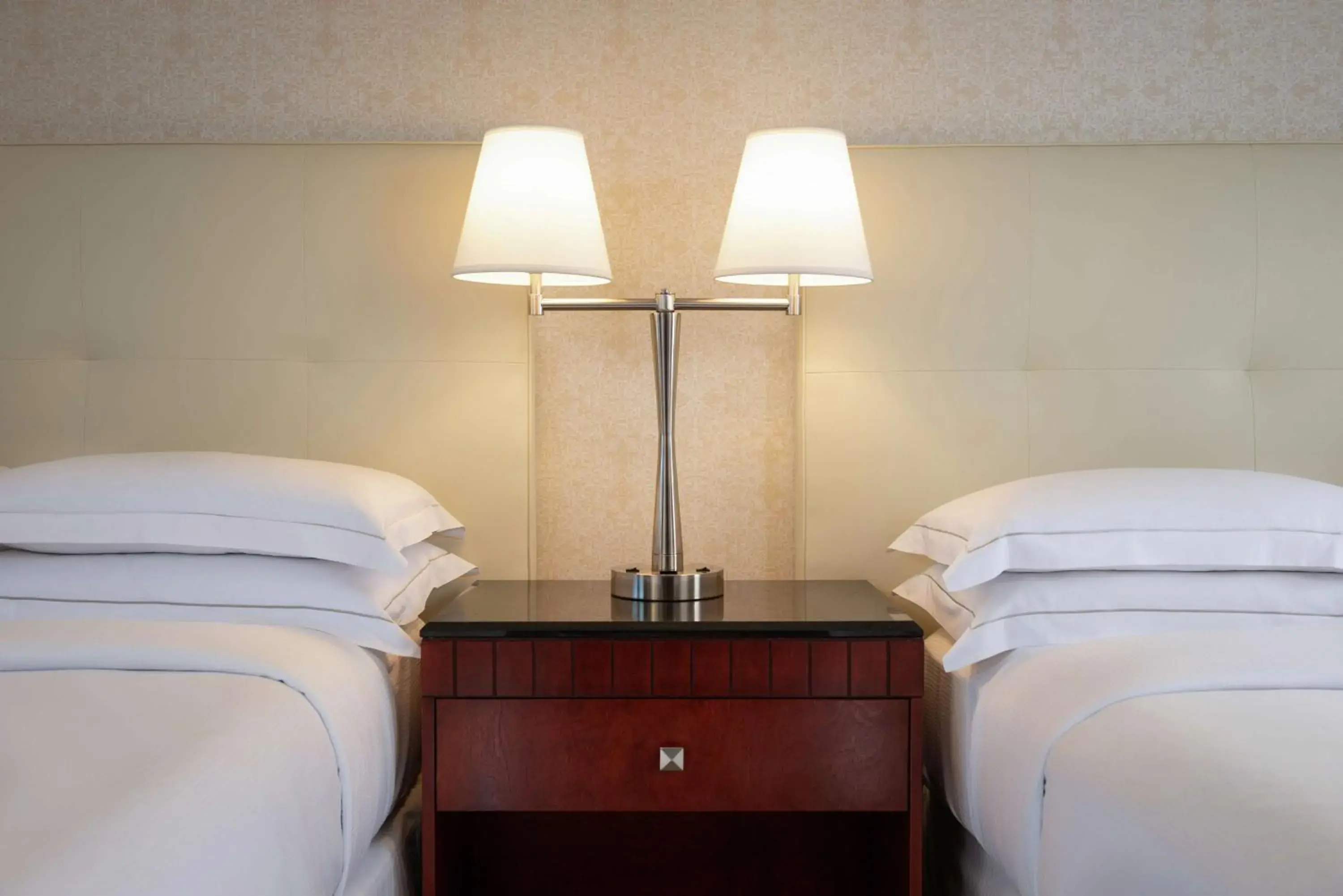 Queen Room with Two Queen Beds in Hilton Los Angeles-Universal City Queen Room with Two Queen Beds in Hilton Los Angeles-Universal City