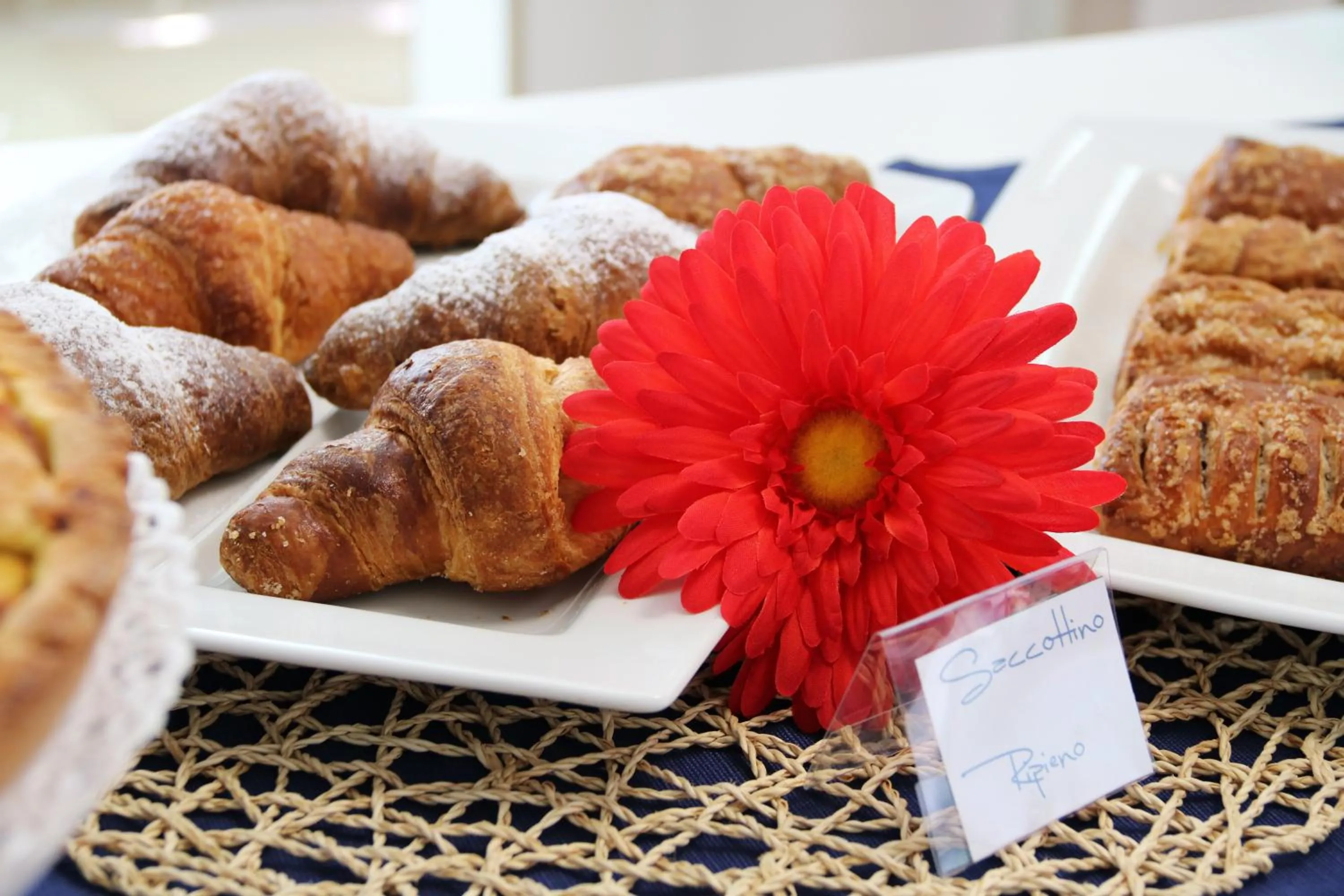 Food and drinks in Design Hotel Astra B&B