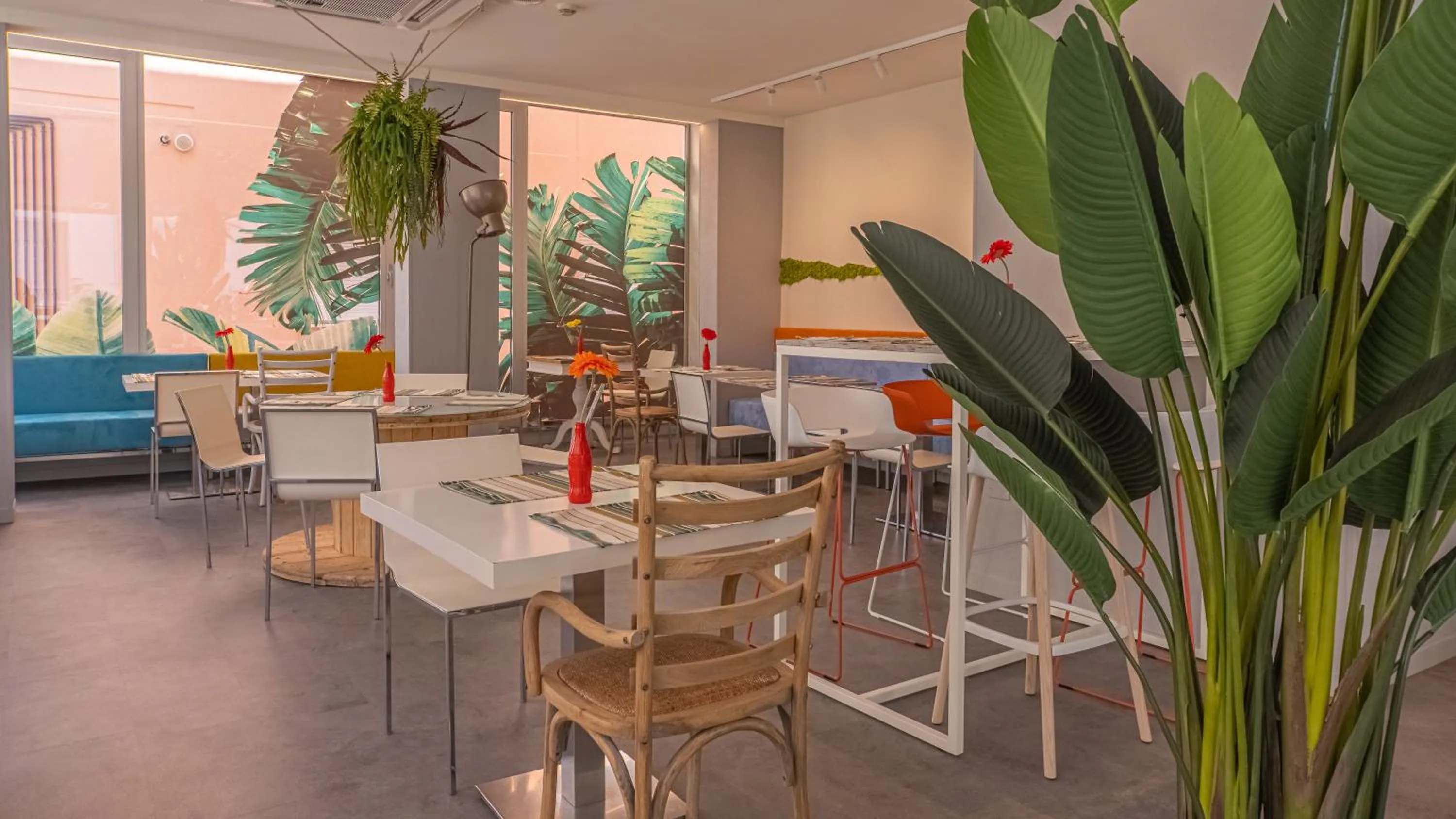 Restaurant/places to eat in Design Hotel Astra B&B