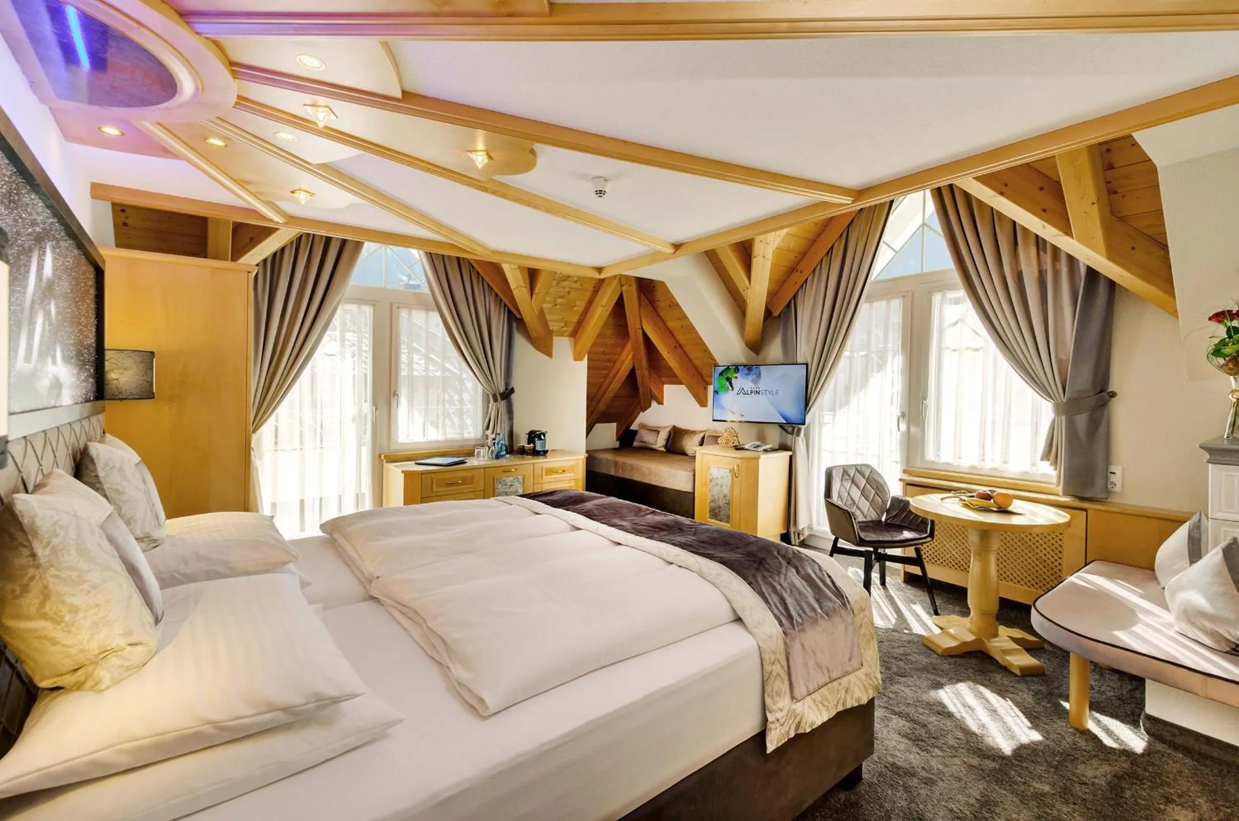 Photo of the whole room, Bed in Alpinstyle Hotel Ischgl