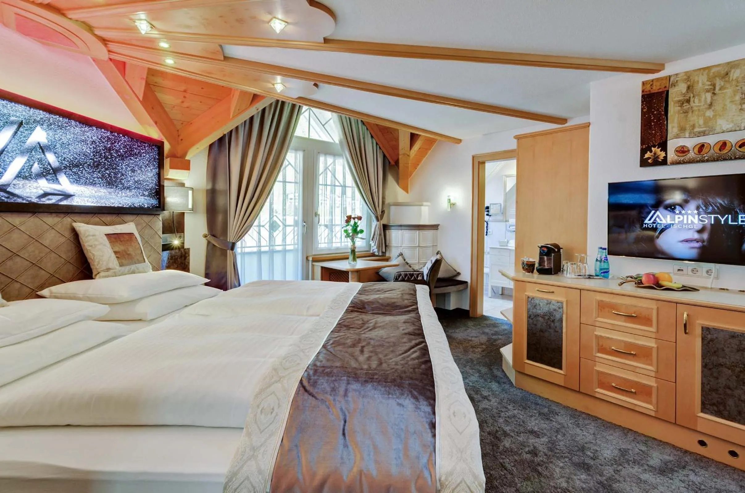 Photo of the whole room, Bed in Alpinstyle Hotel Ischgl