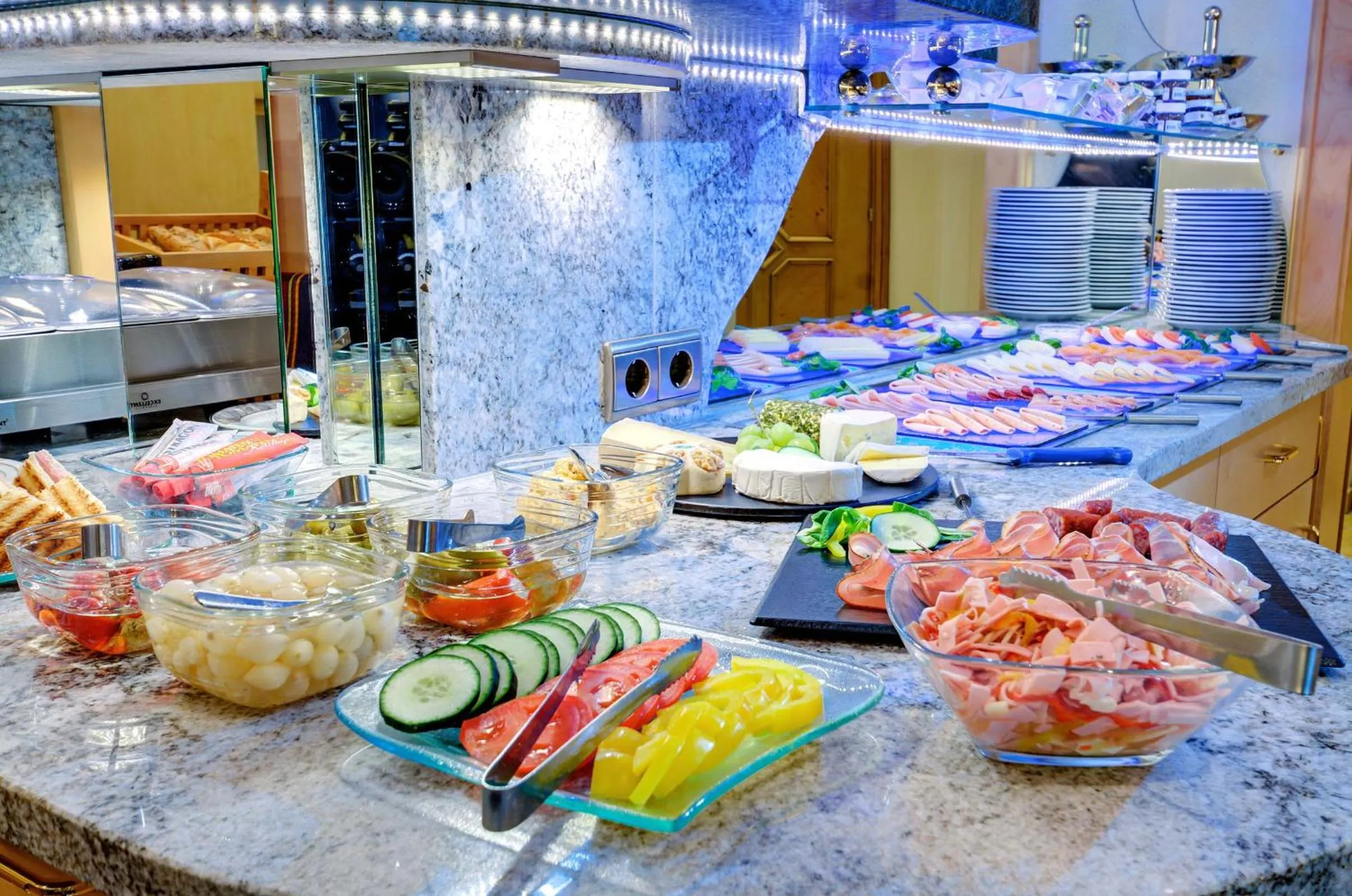 Buffet breakfast in Alpinstyle Hotel Ischgl