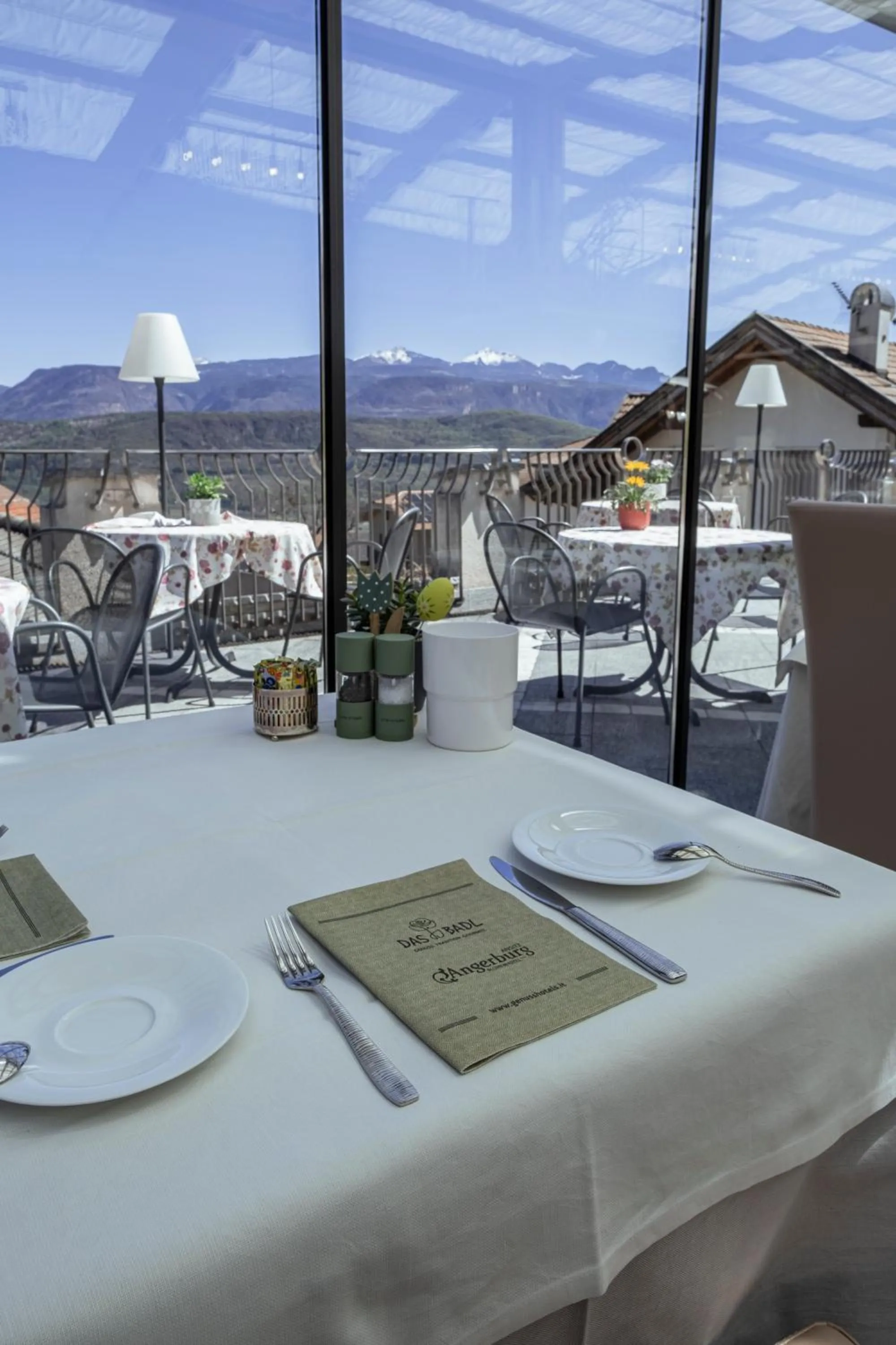 Restaurant/places to eat in DAS BADL - Smart Retreat AO