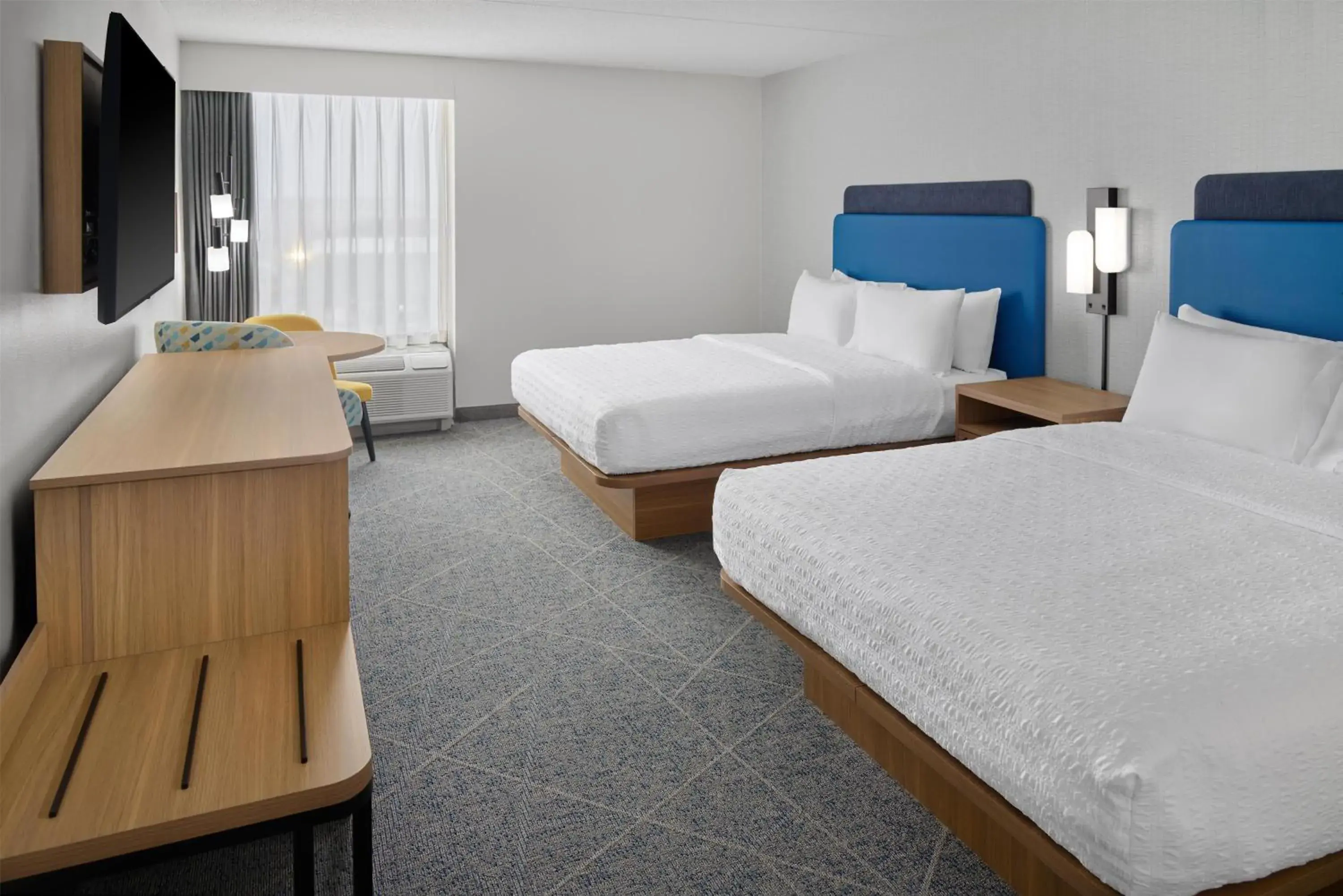 Bed in Hampton Inn Chicago-Carol Stream Bed in Hampton Inn Chicago-Carol Stream
