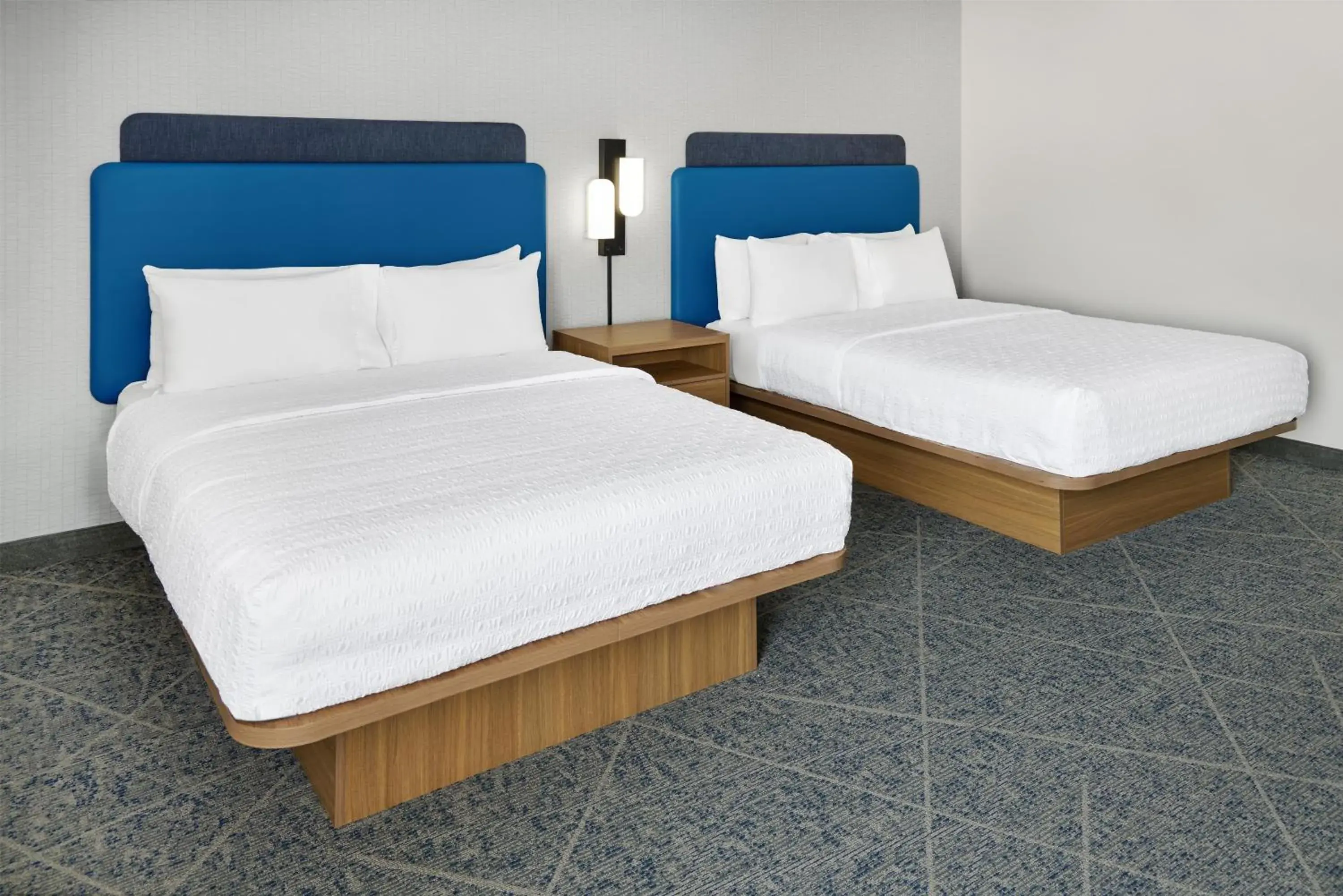 Bed in Hampton Inn Chicago-Carol Stream Bed in Hampton Inn Chicago-Carol Stream