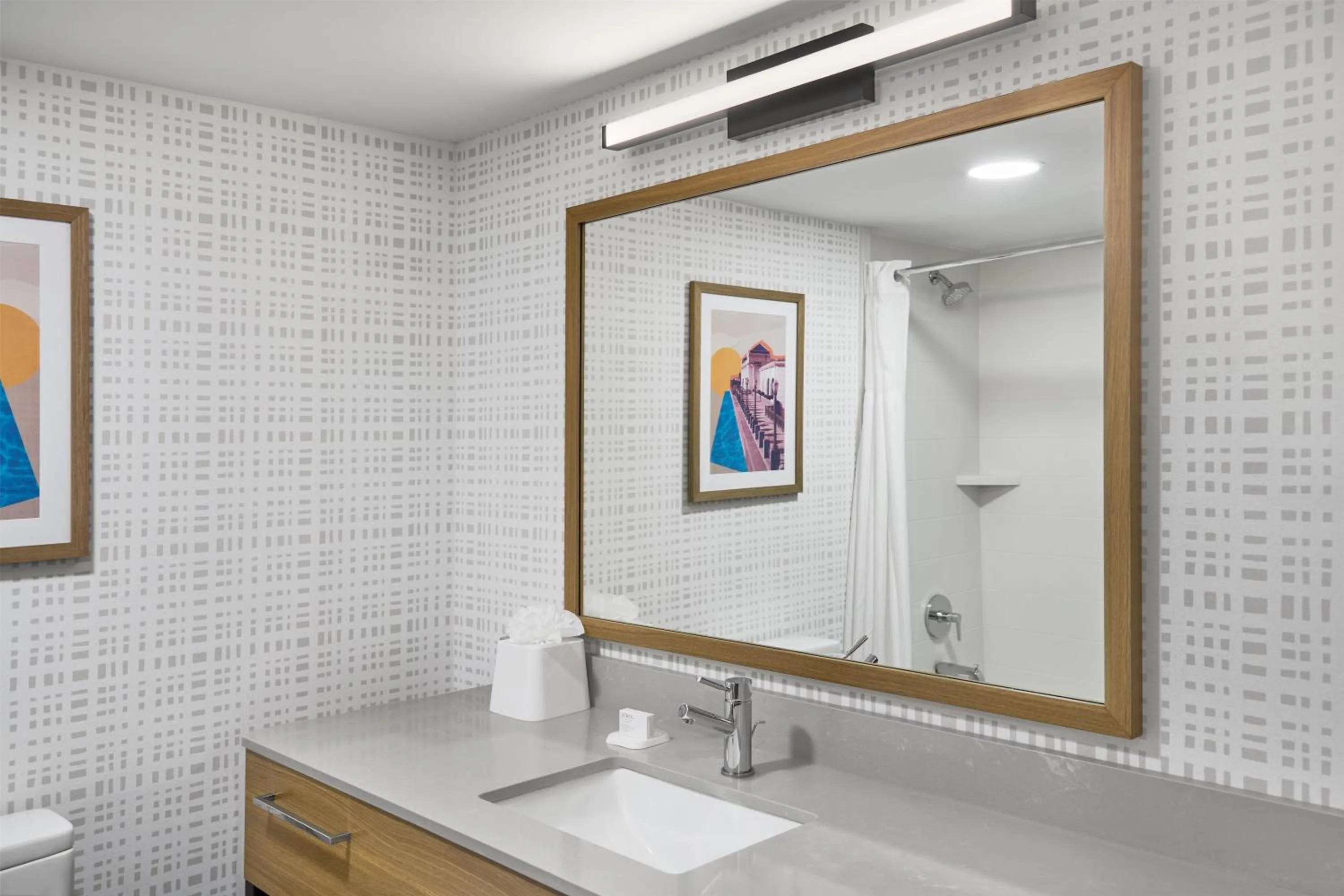 Bathroom in Hampton Inn Chicago-Carol Stream