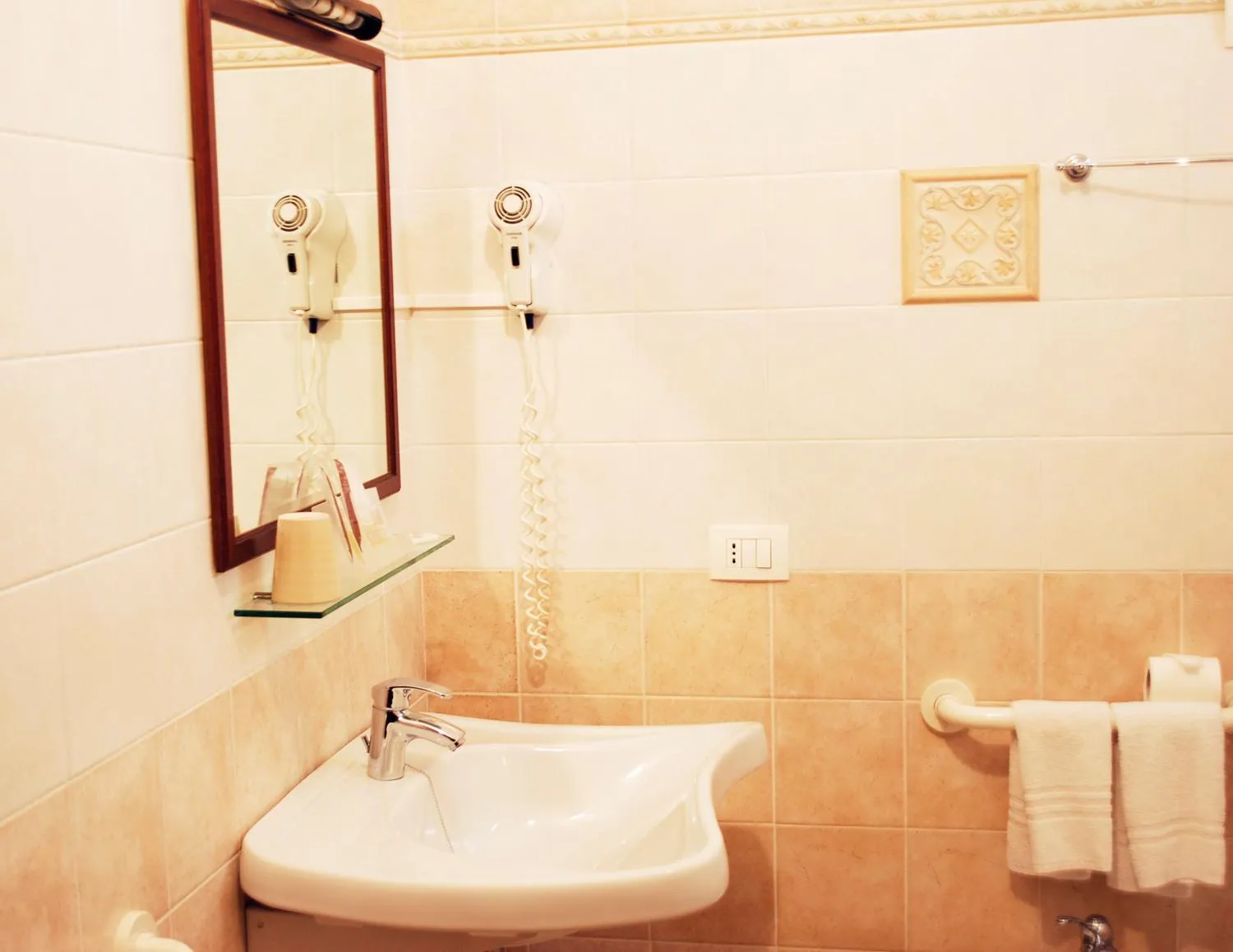 Bathroom in Greta Rooms Hotel