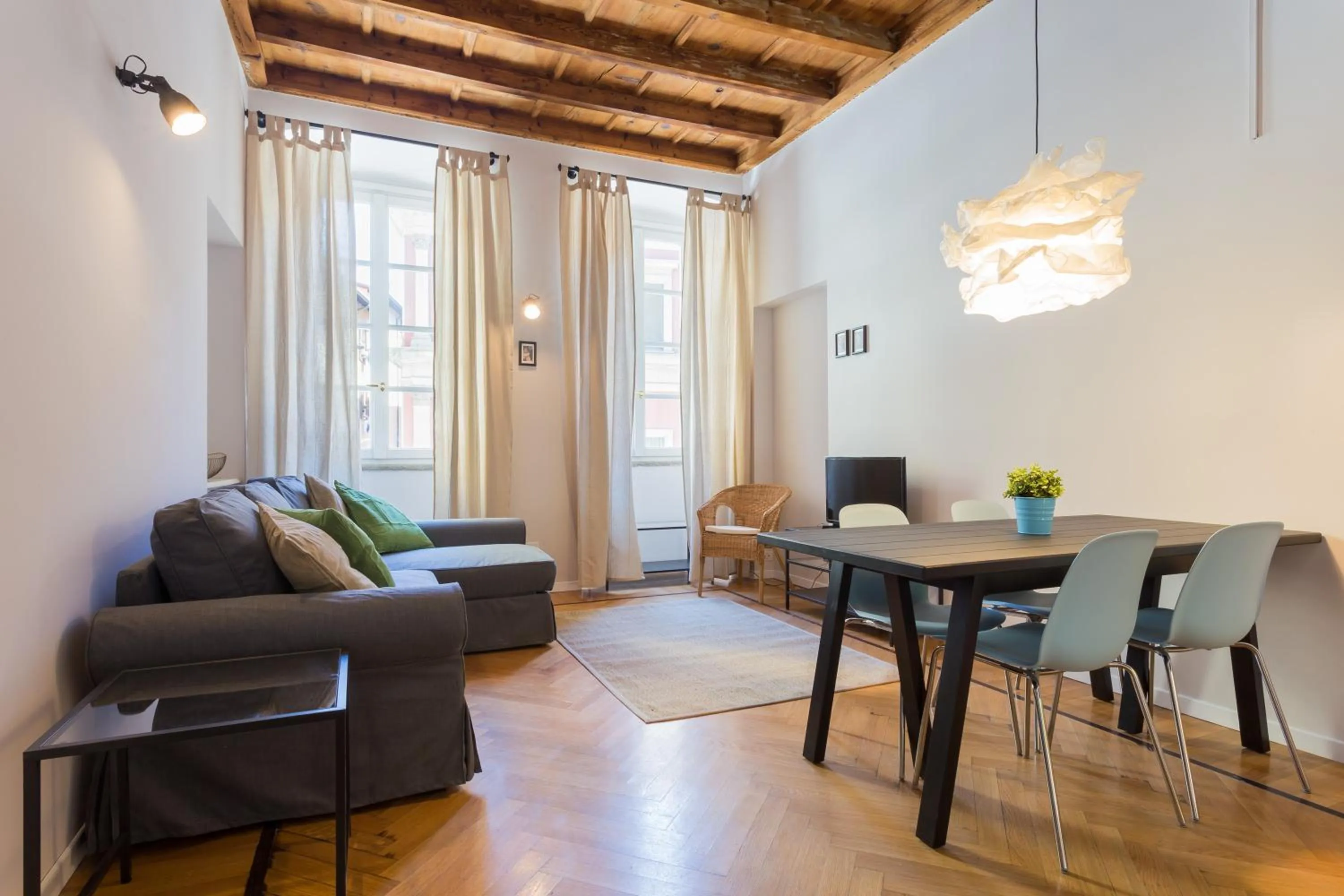 TV and multimedia in COSY APARTMENT 2 MINUTES FROM DUOMO