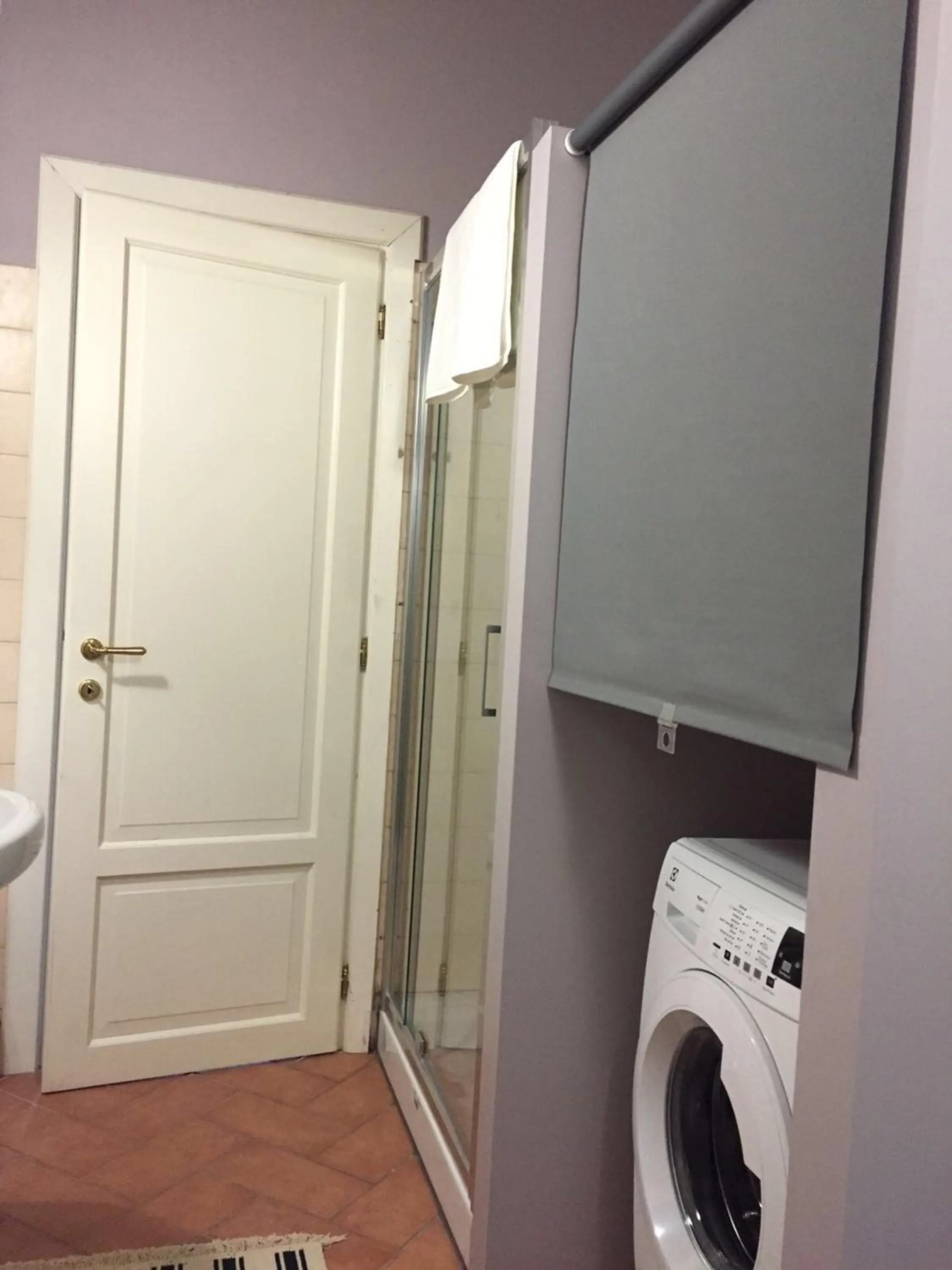 Bathroom in COSY APARTMENT 2 MINUTES FROM DUOMO
