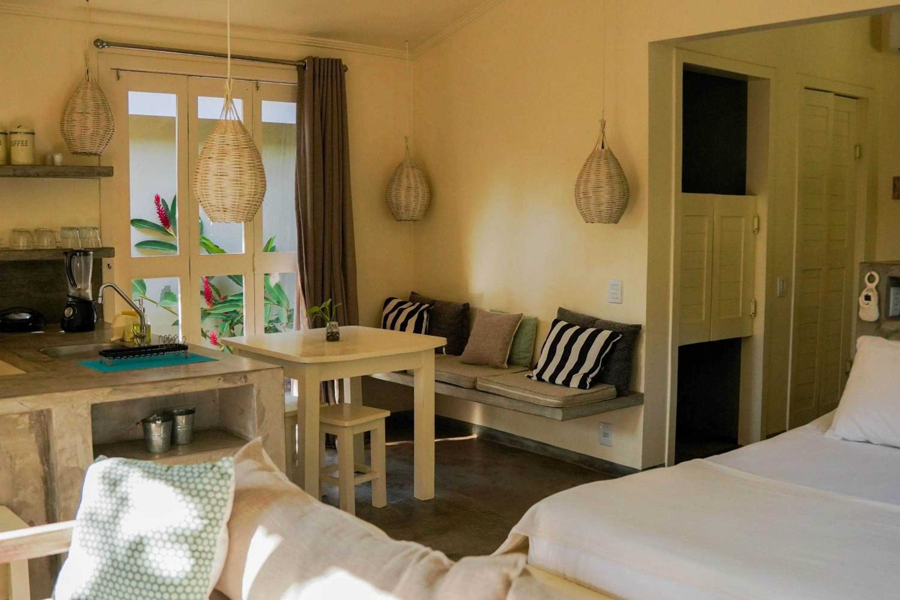 Dining area, Bed in Casa Kokoro