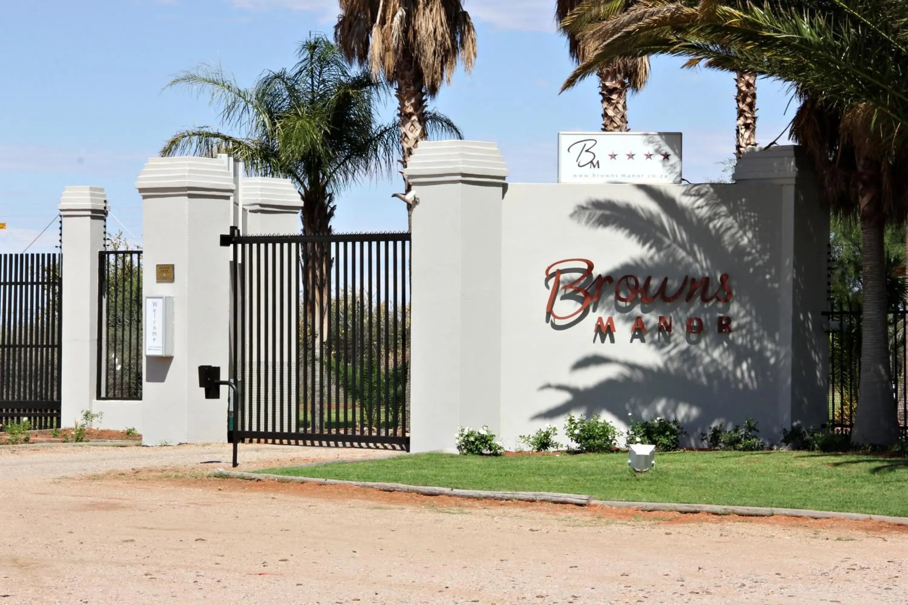 Property building in Browns Manor Property building in Browns Manor