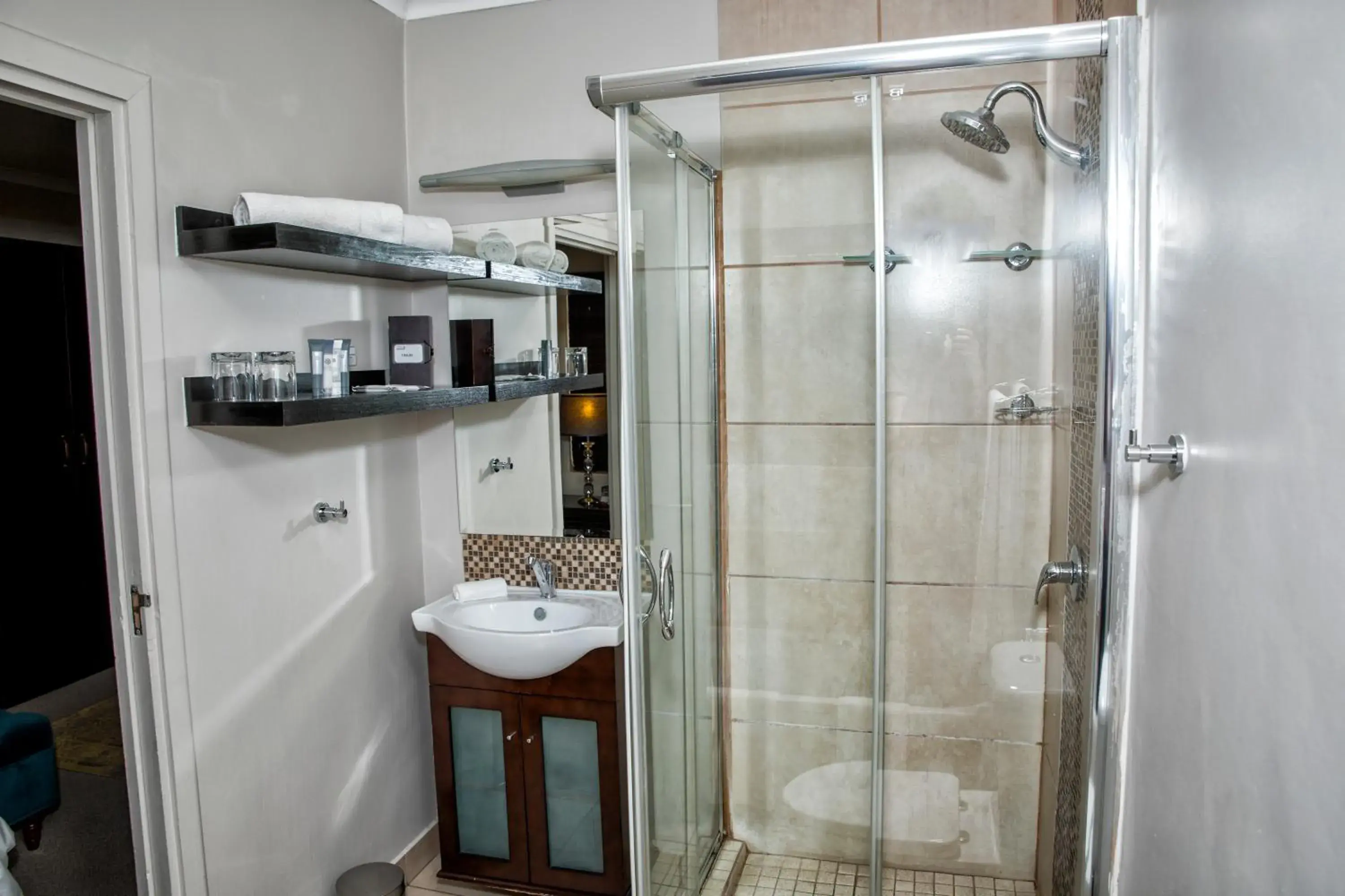 Executive Suite - single occupancy in Browns Manor Executive Suite - single occupancy in Browns Manor