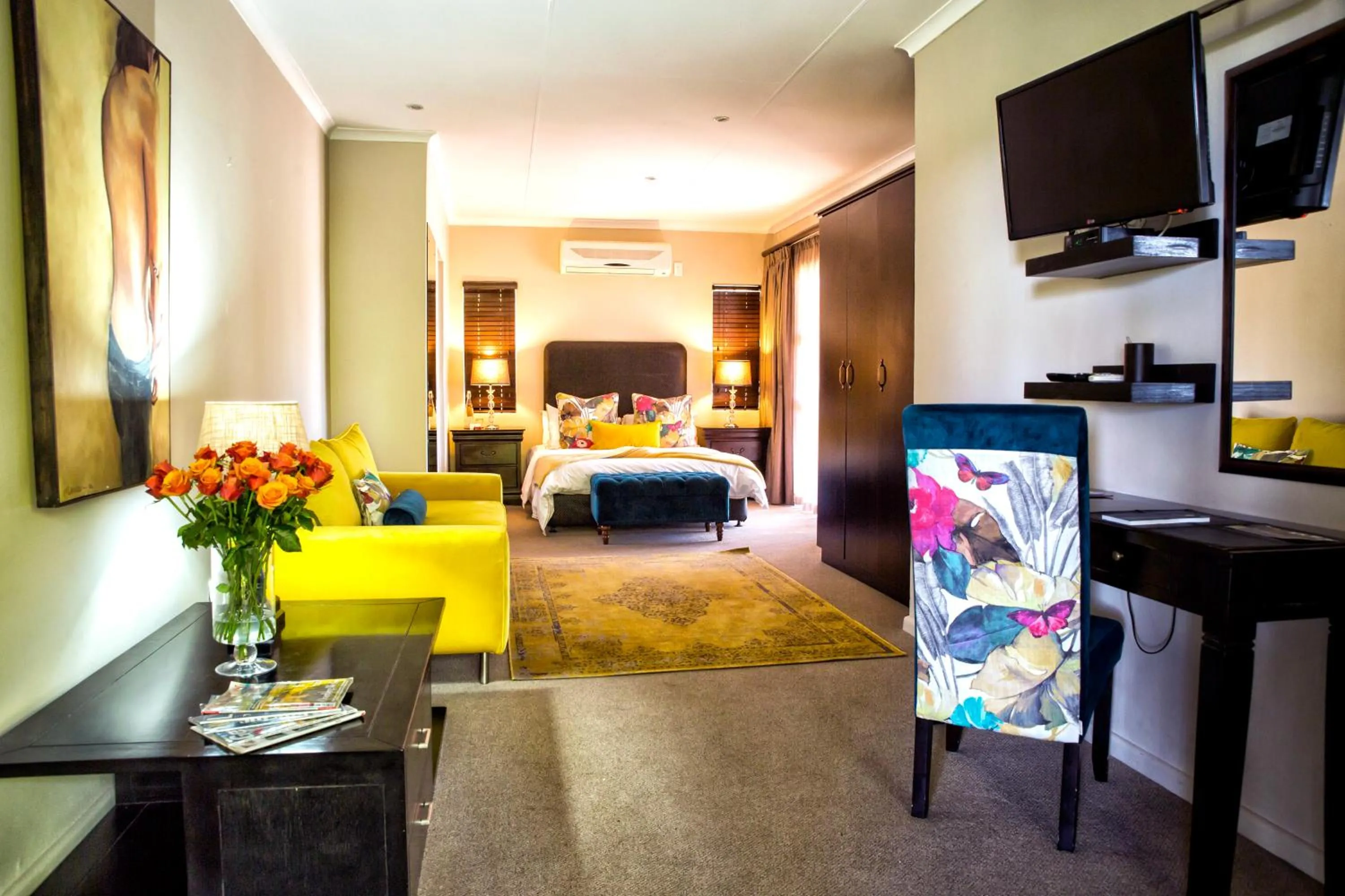 Photo of the whole room, Bed in Browns Manor