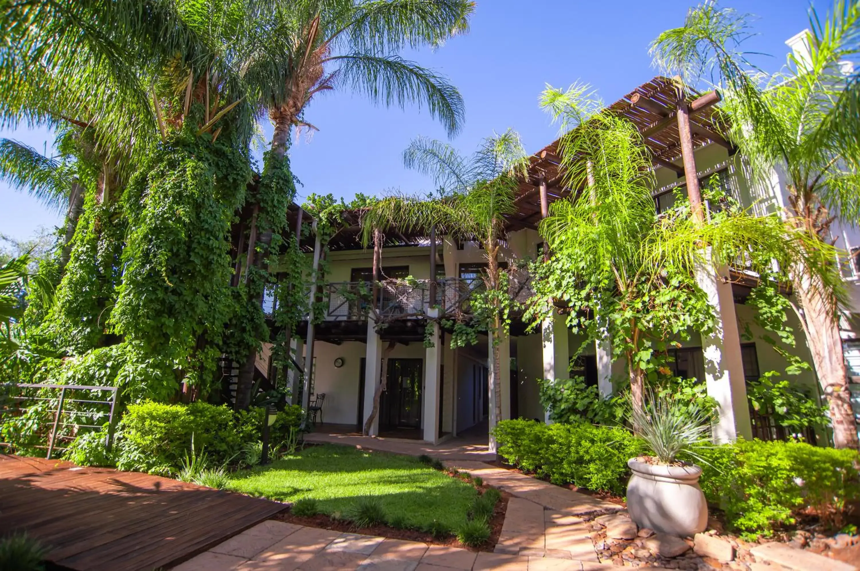 Property building in Browns Manor Property building in Browns Manor