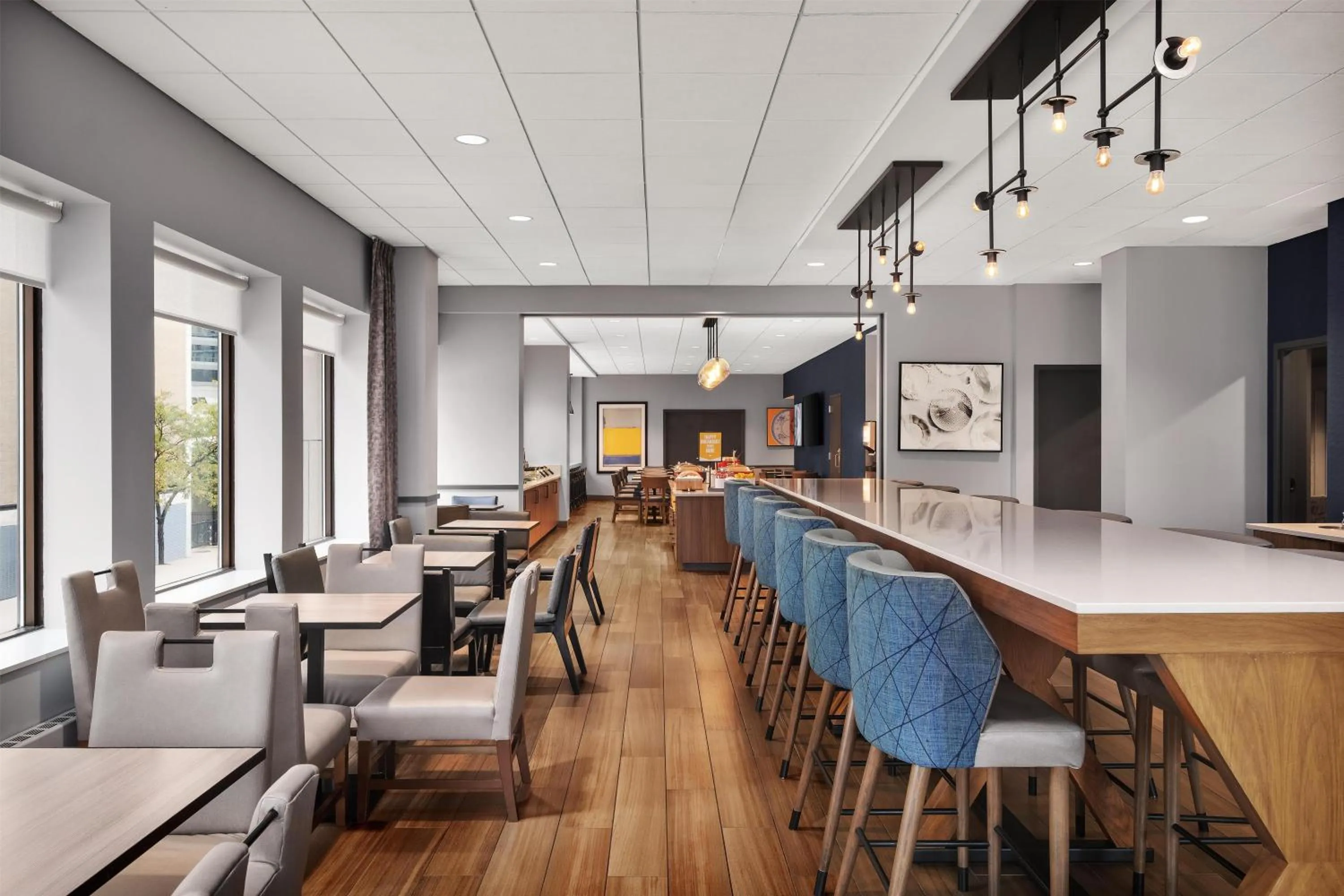 Breakfast in Hampton Inn & Suites Chicago-Downtown