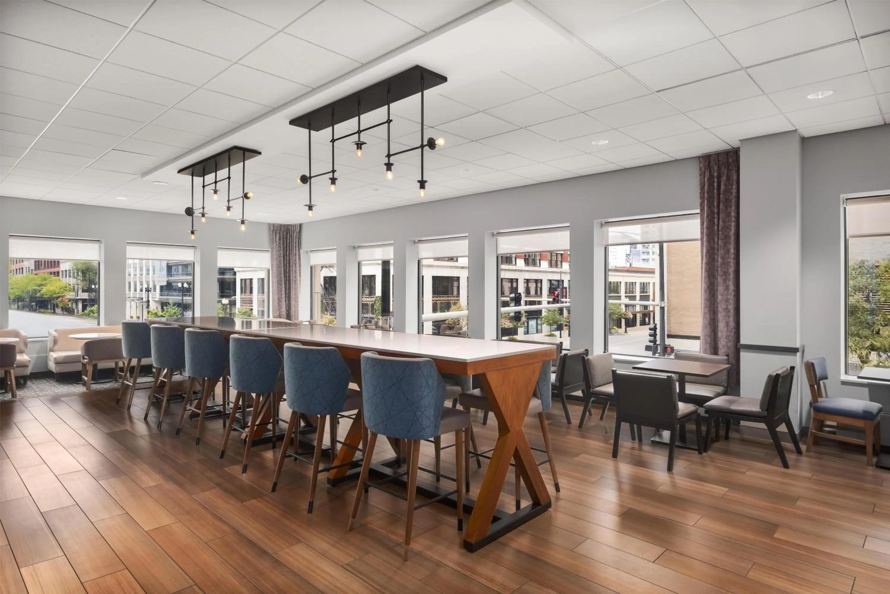 Breakfast in Hampton Inn & Suites Chicago-Downtown