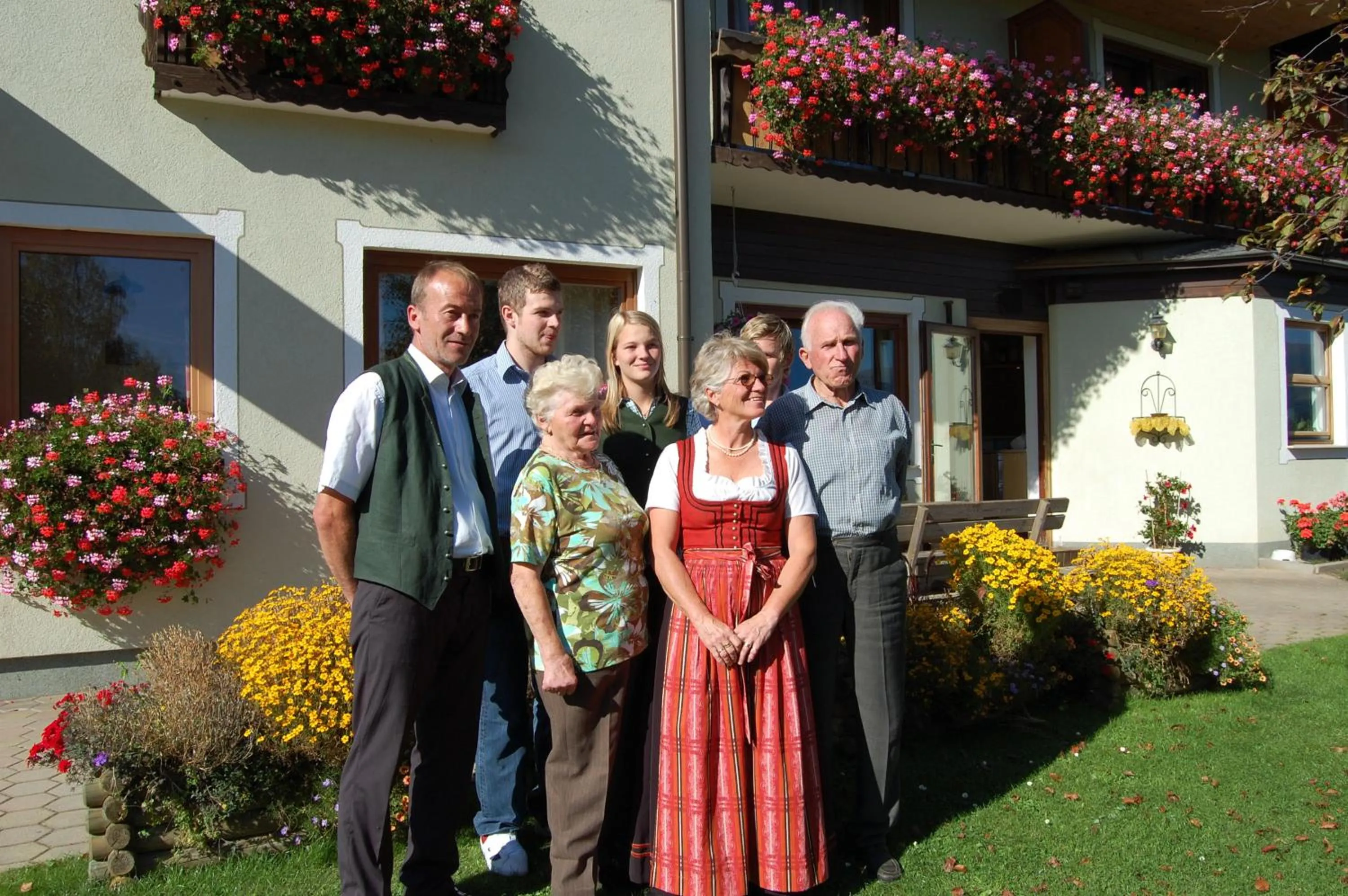 group of guests in Hotel Gasthof zur Linde