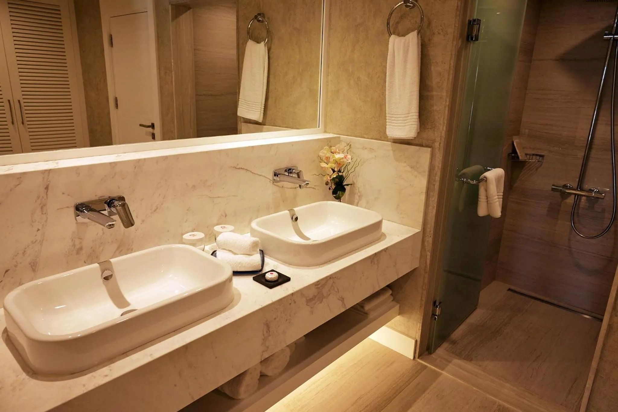 Shower in Lara Barut Collection-Ultra All Inclusive