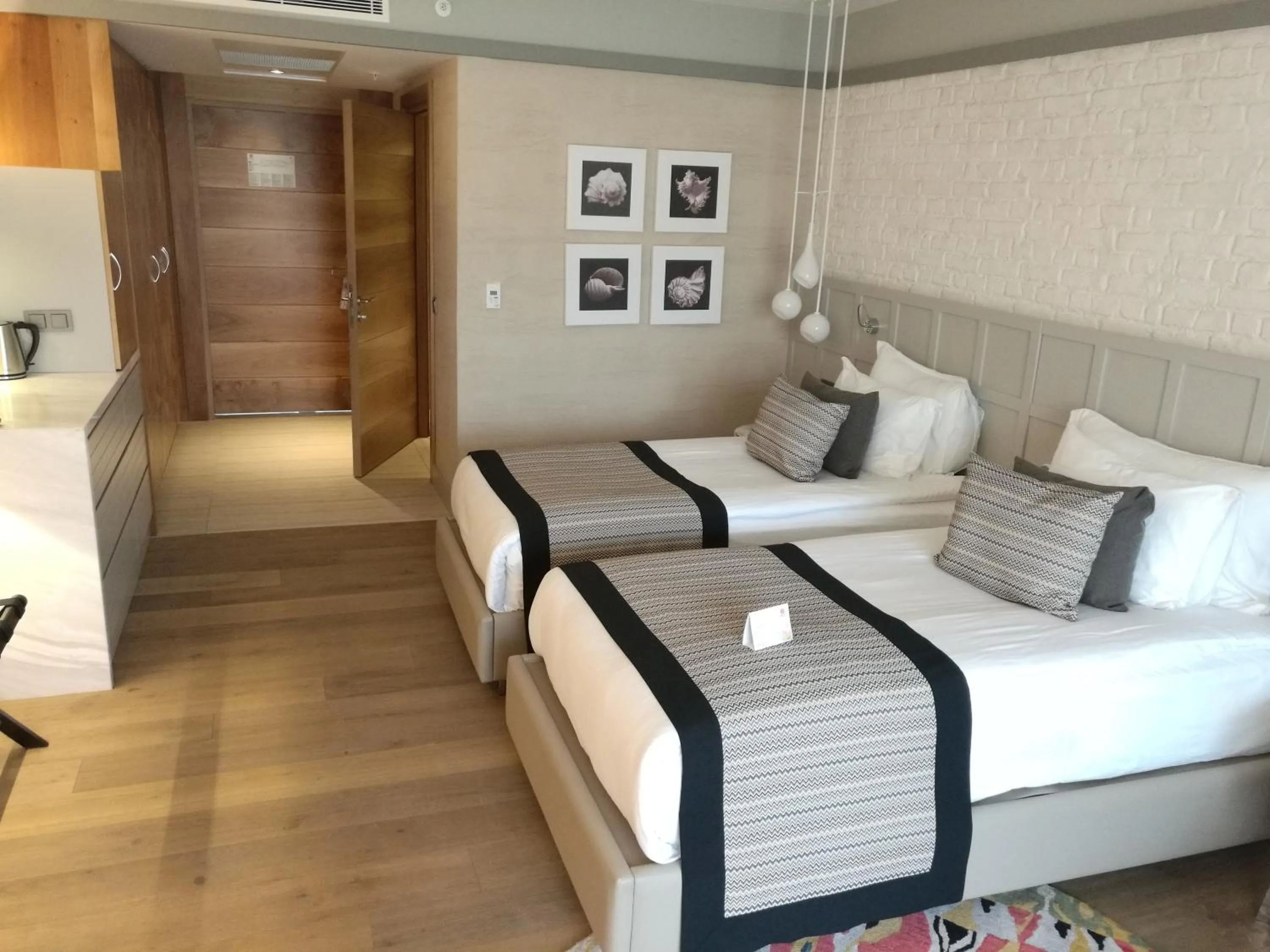 Bed in Acanthus Cennet Barut Collection - Ultra All Inclusive