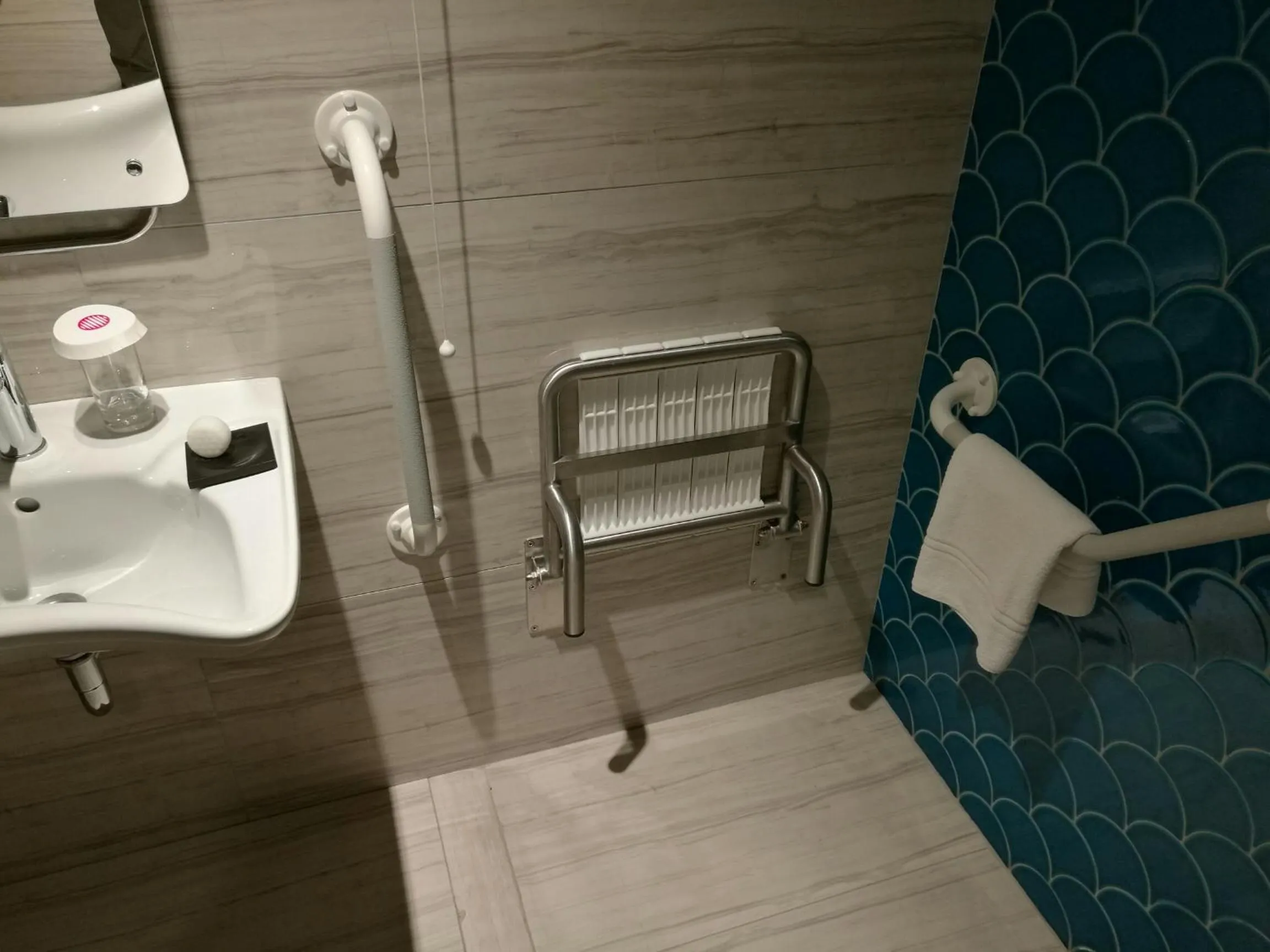 Shower in Acanthus Cennet Barut Collection - Ultra All Inclusive