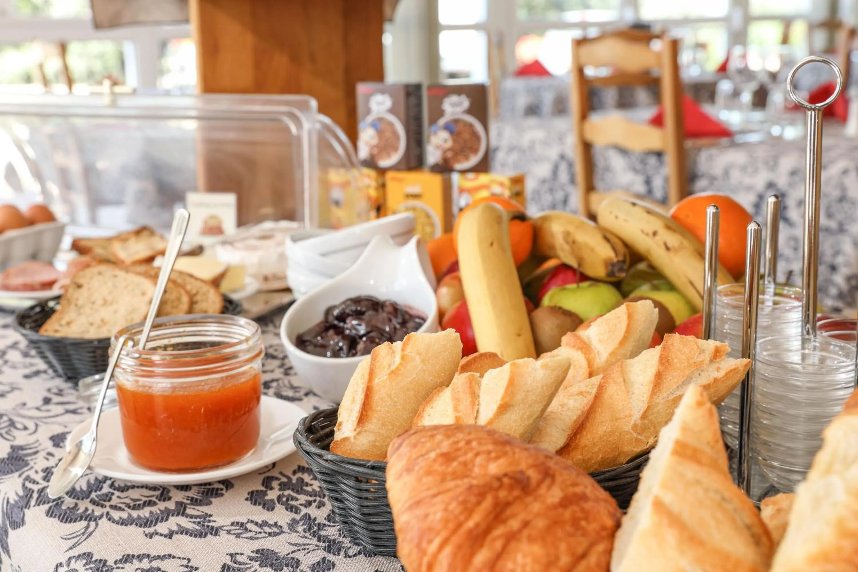 Breakfast in Hotel Restaurant Logis Le Tropicana