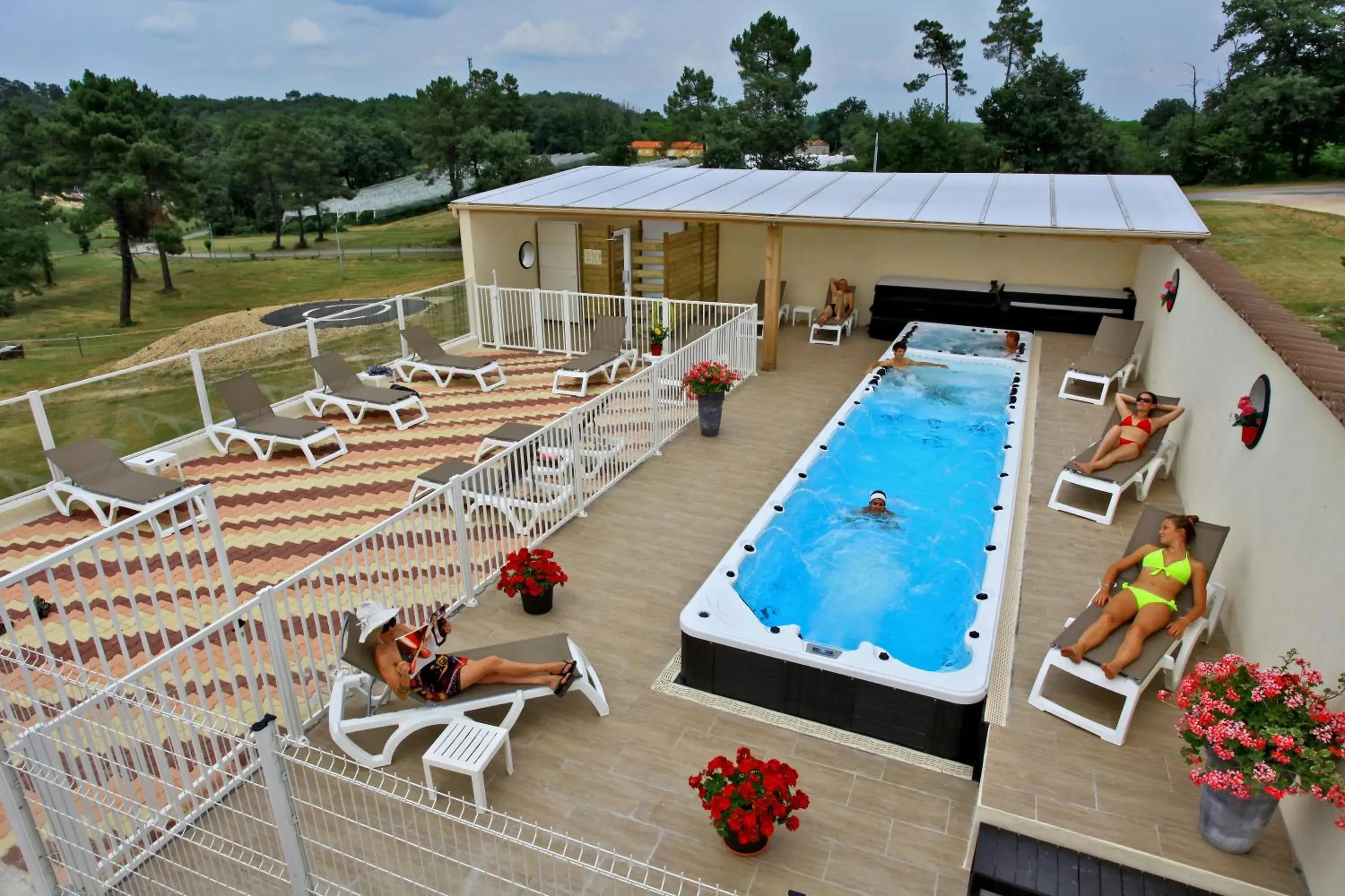 Hot Tub in Hotel Restaurant Logis Le Tropicana Hot Tub in Hotel Restaurant Logis Le Tropicana