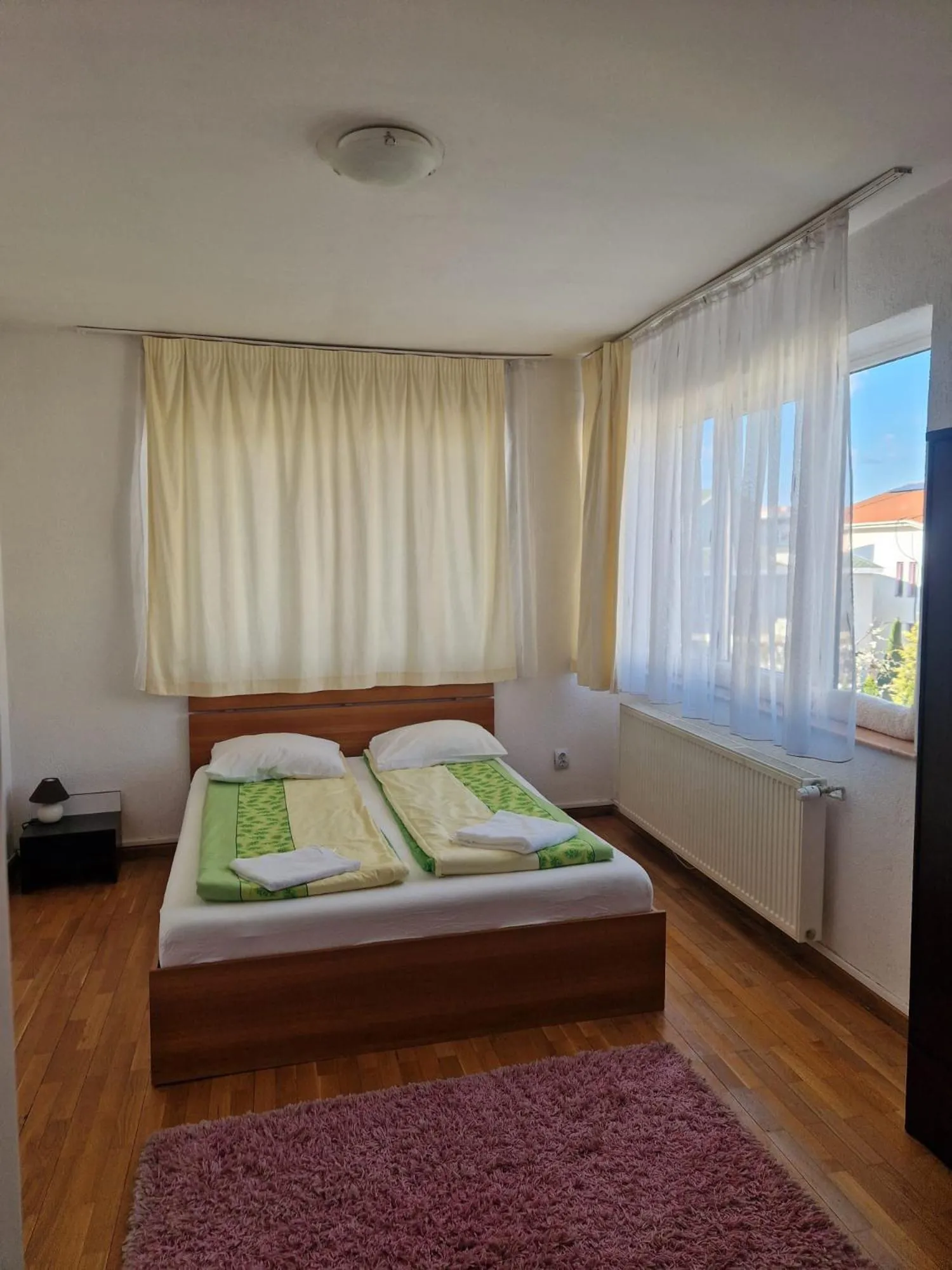 Double Room with Shared Bathroom - single occupancy in BigCitty Rooms