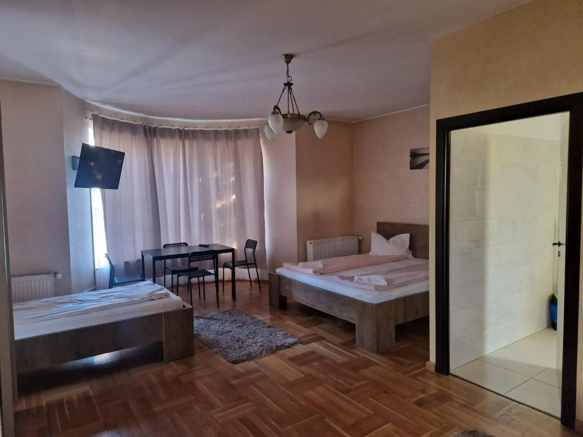 Triple Room with Mountain View in BigCitty Rooms Triple Room with Mountain View in BigCitty Rooms