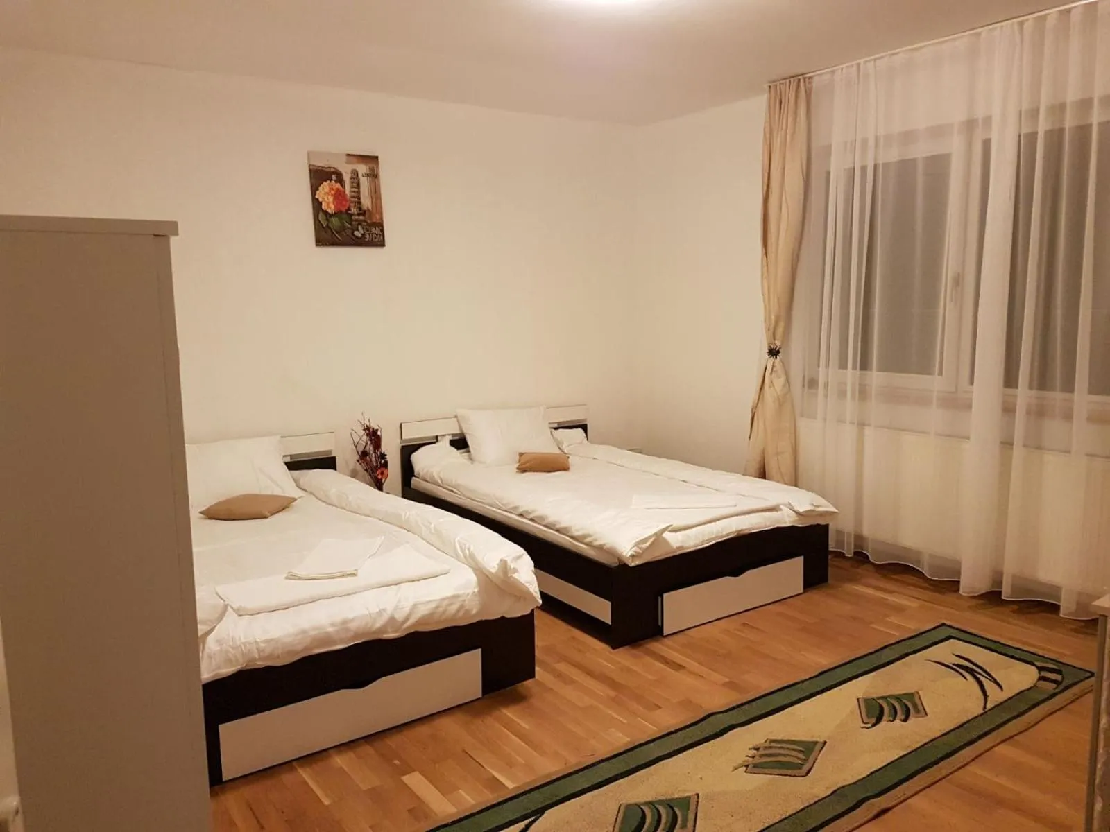 Twin Room with Shared Bathroom - single occupancy in BigCitty Rooms