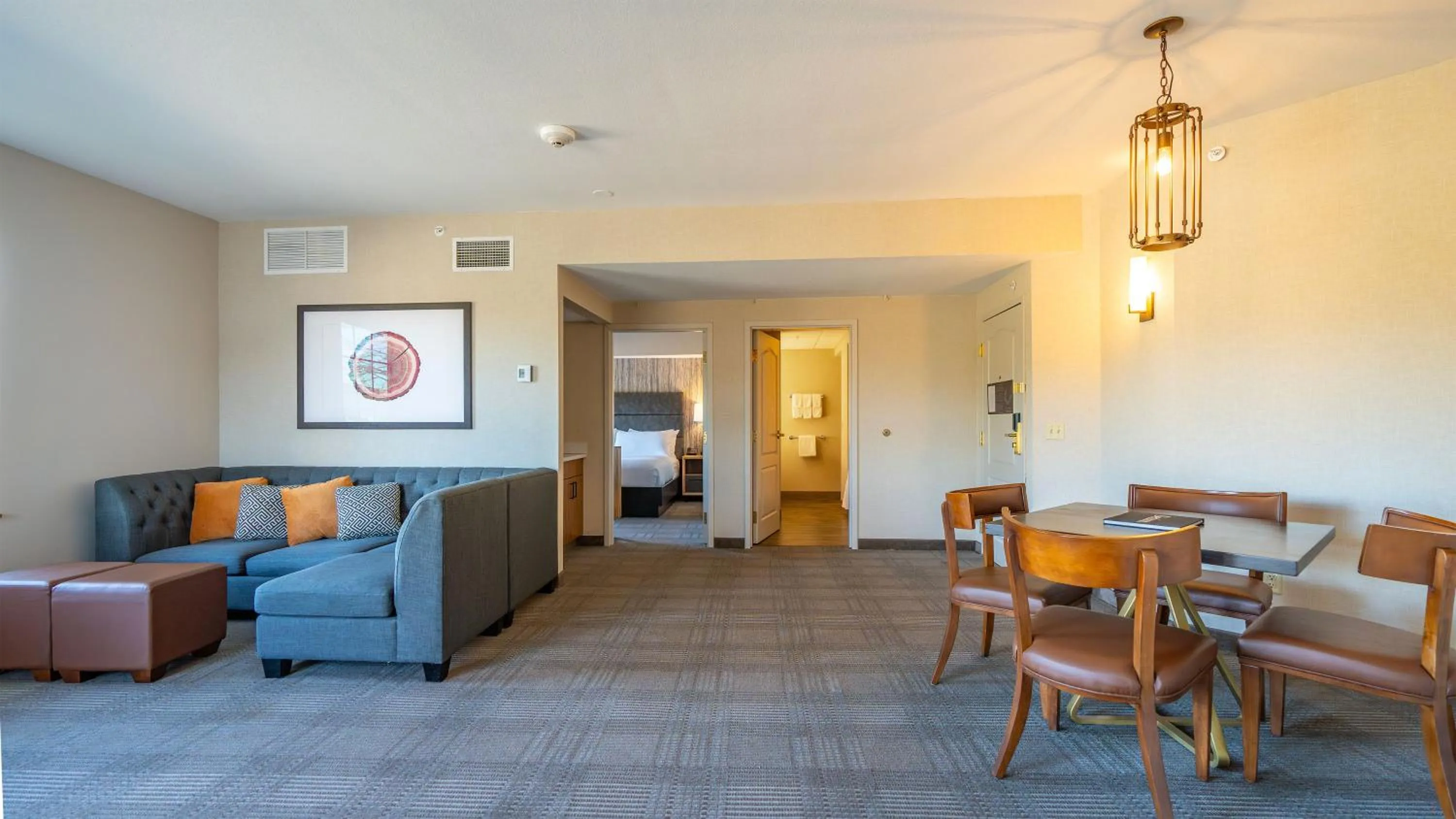 Living room in Cherry Valley Hotel