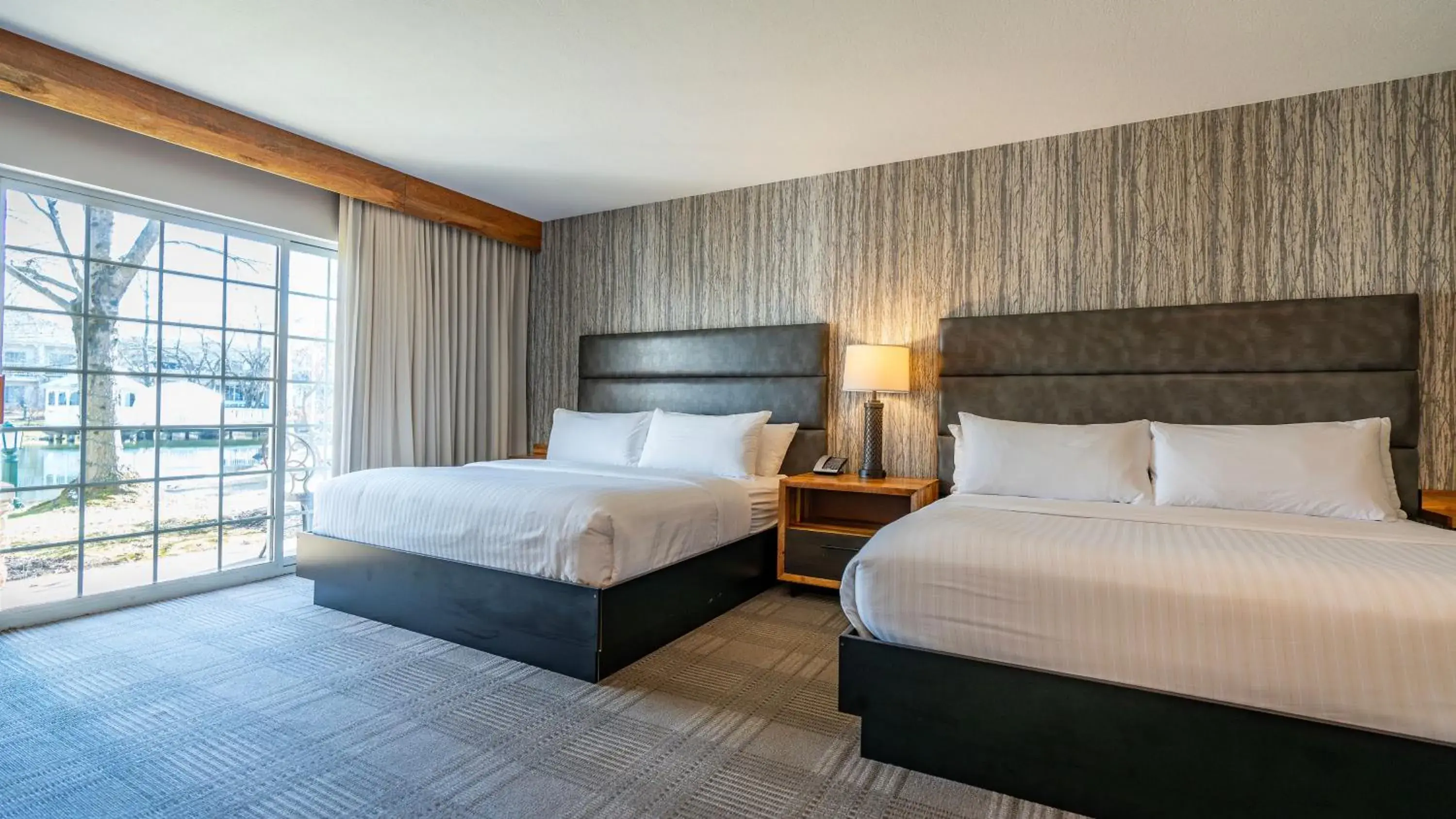 Garden view, Bed in Cherry Valley Hotel Garden view, Bed in Cherry Valley Hotel