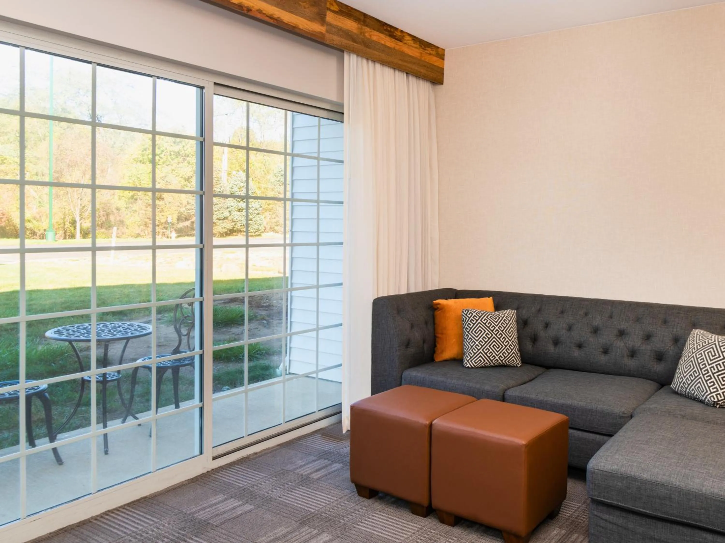 Patio in Cherry Valley Hotel