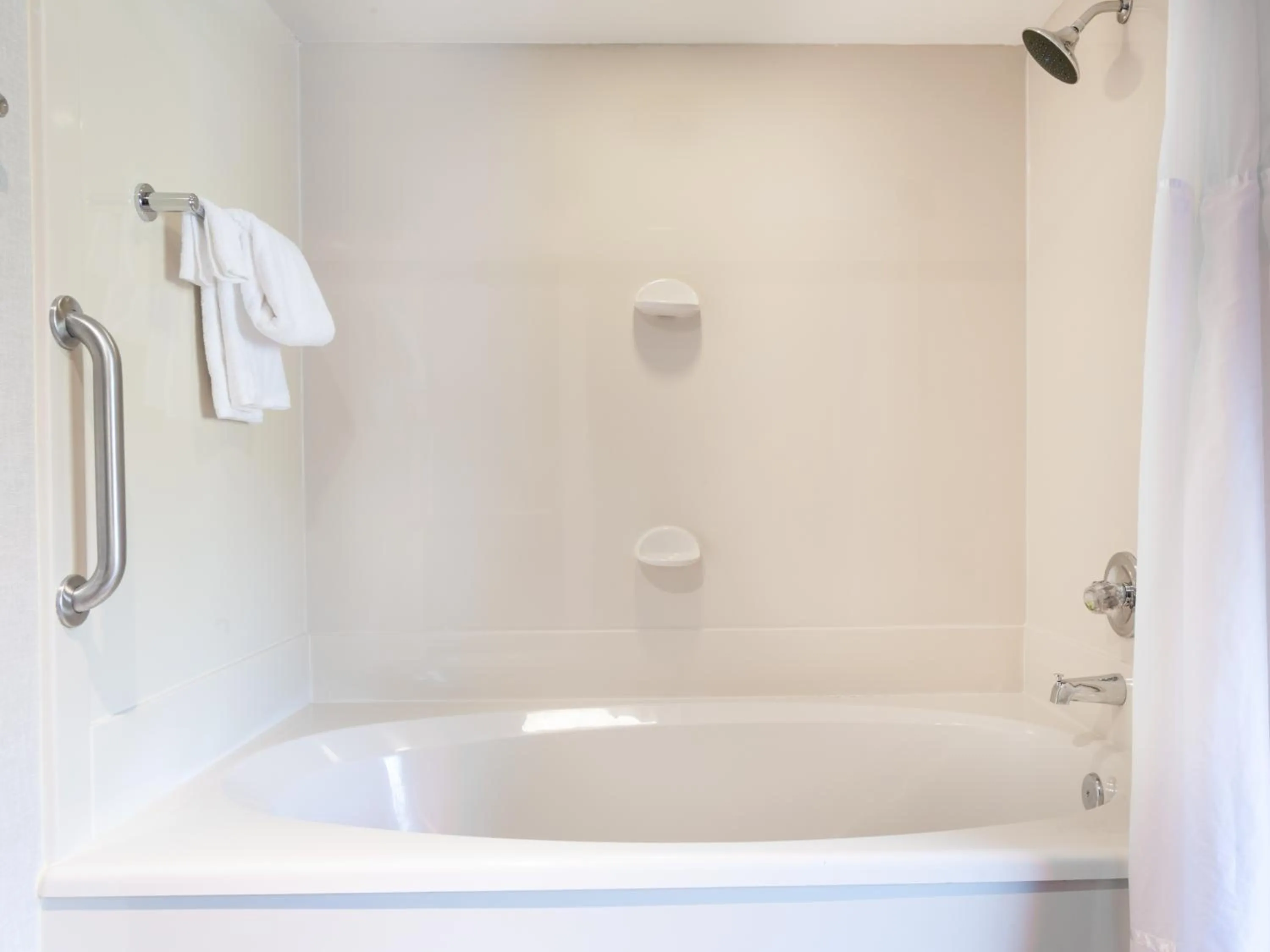 Bathroom in Cherry Valley Hotel